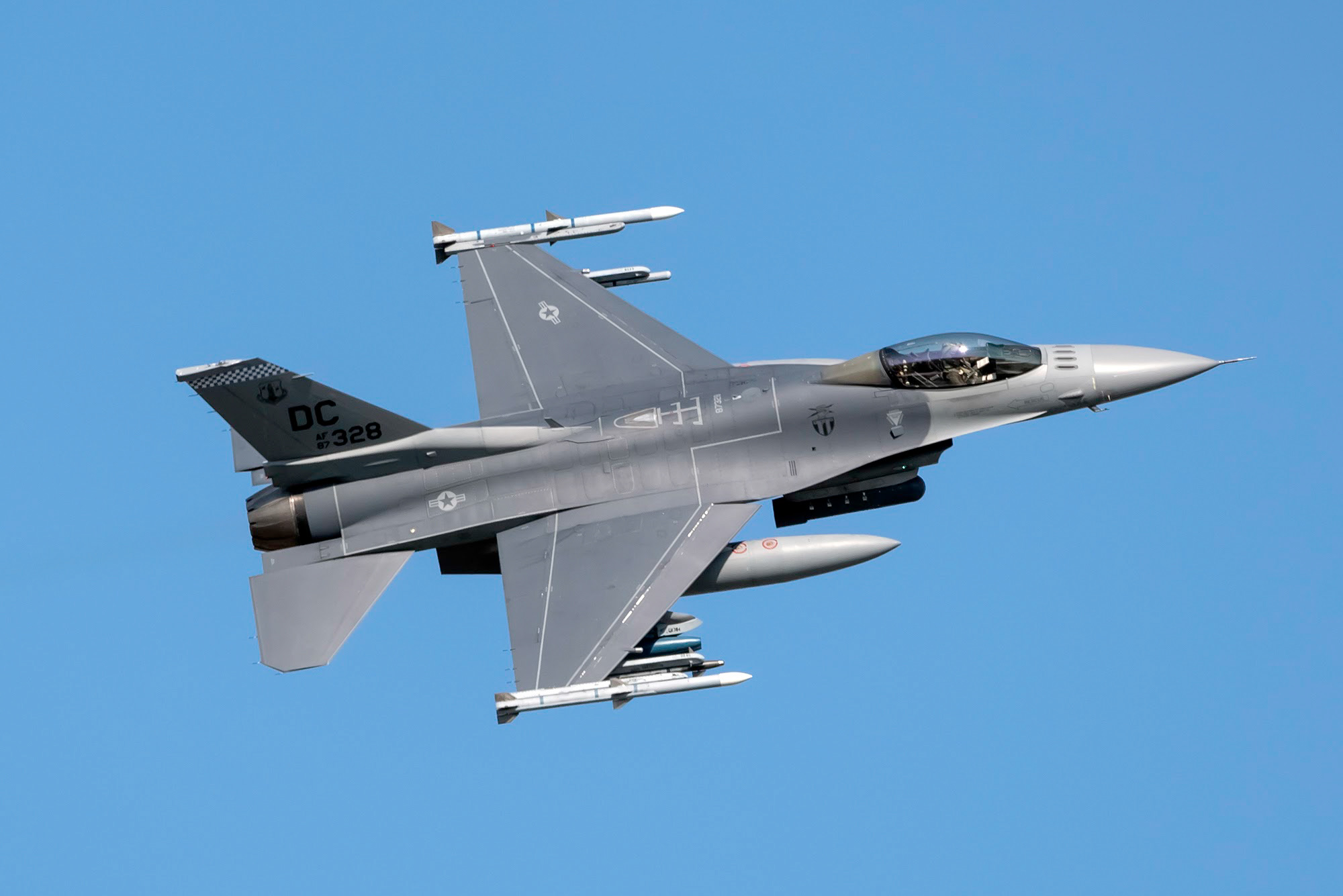 Full size: USAF - United States Air Force General Dynamics F-16 Fighting Falcon 87-0328 at Joint Base Andrews