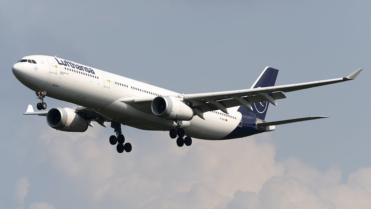 Full size: Lufthansa Airbus A330-300 D-AIKO at Washington Dulles International Airport
