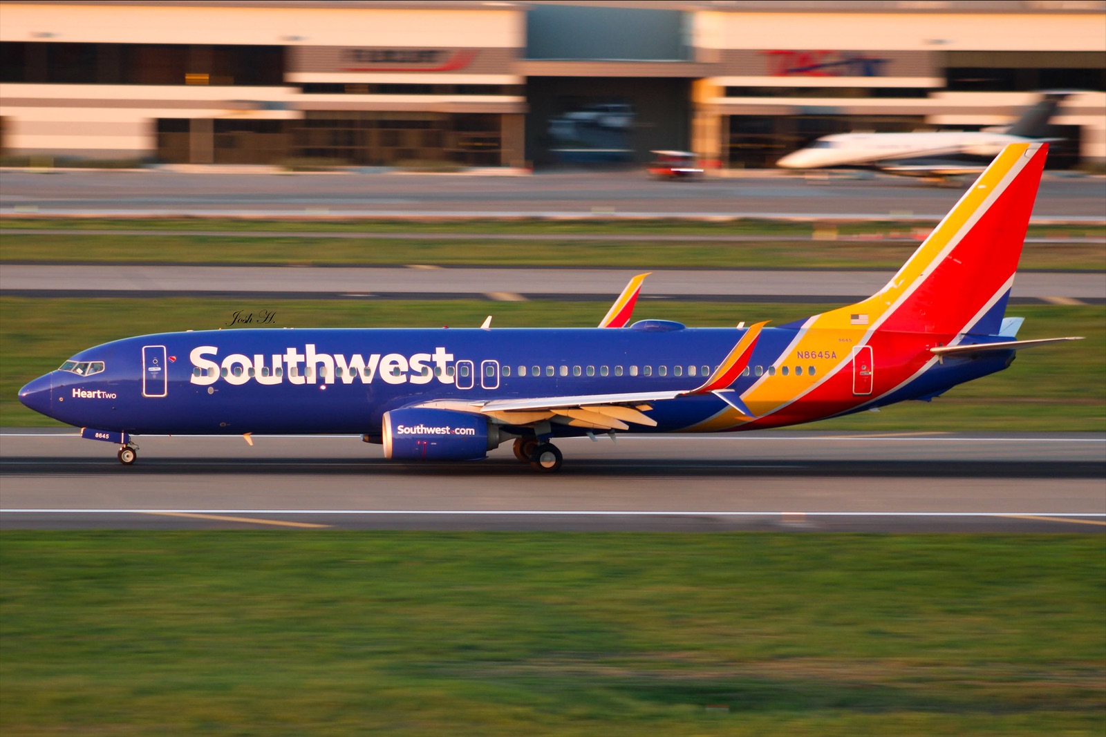 Full size: Southwest Airlines Boeing 737-800 N8645A at Dallas Love Field Airport