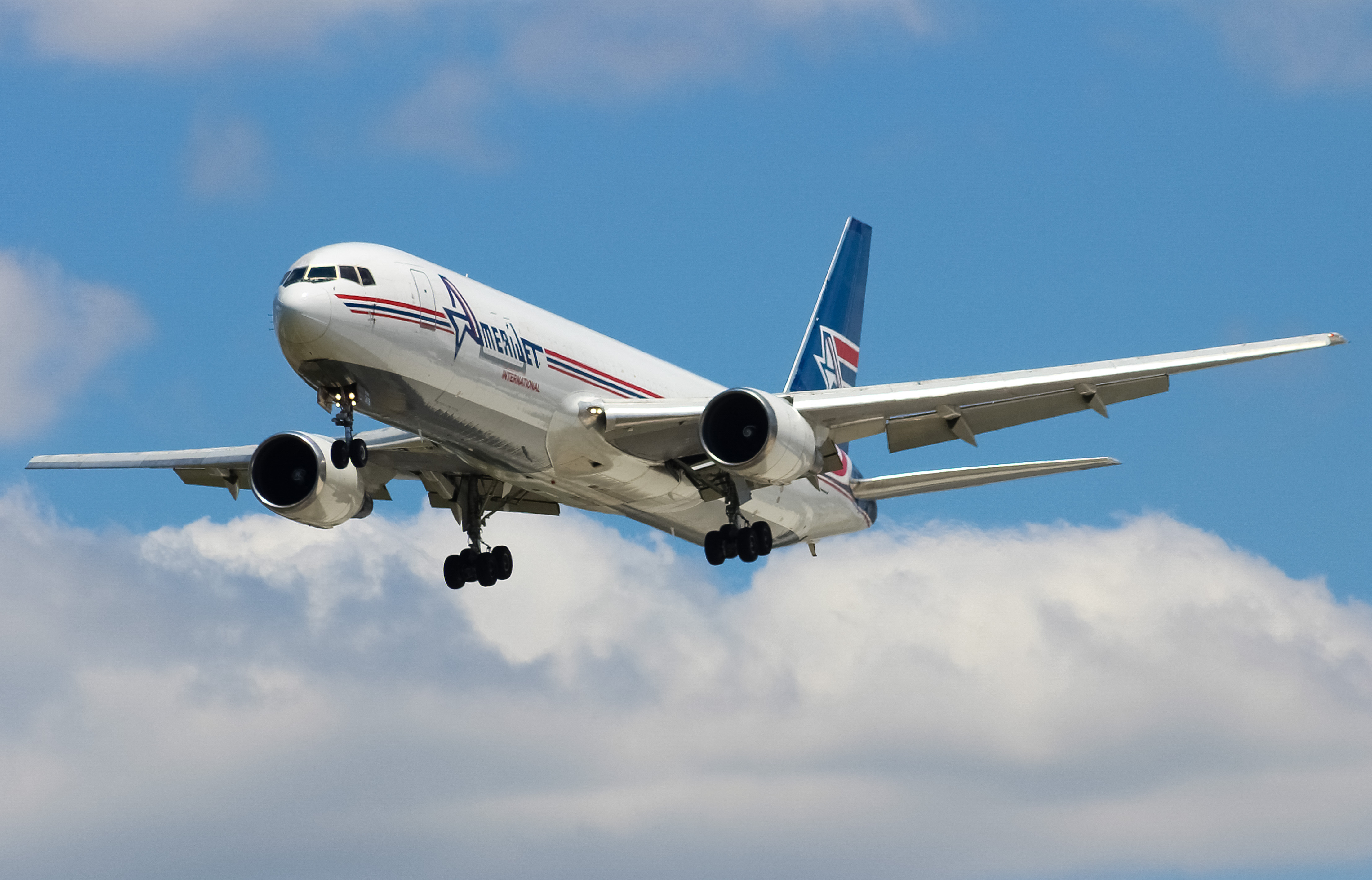 Full size: Amerijet Boeing 767-300 N319CM at Cincinnati/Northern Kentucky International Airport
