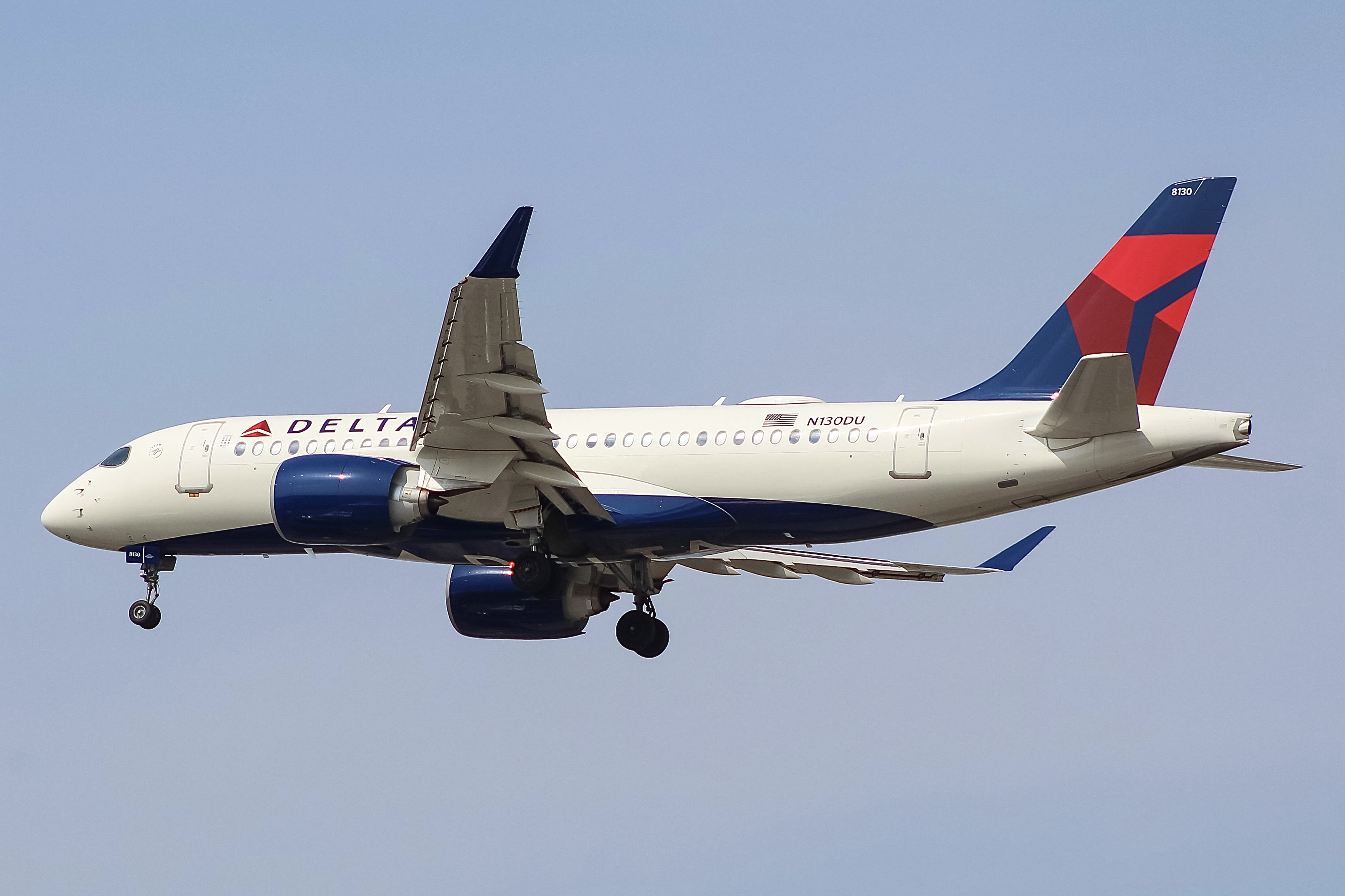 Full size: Delta Airlines Airbus A220-100 N130DU at Chicago O'Hare International Airport