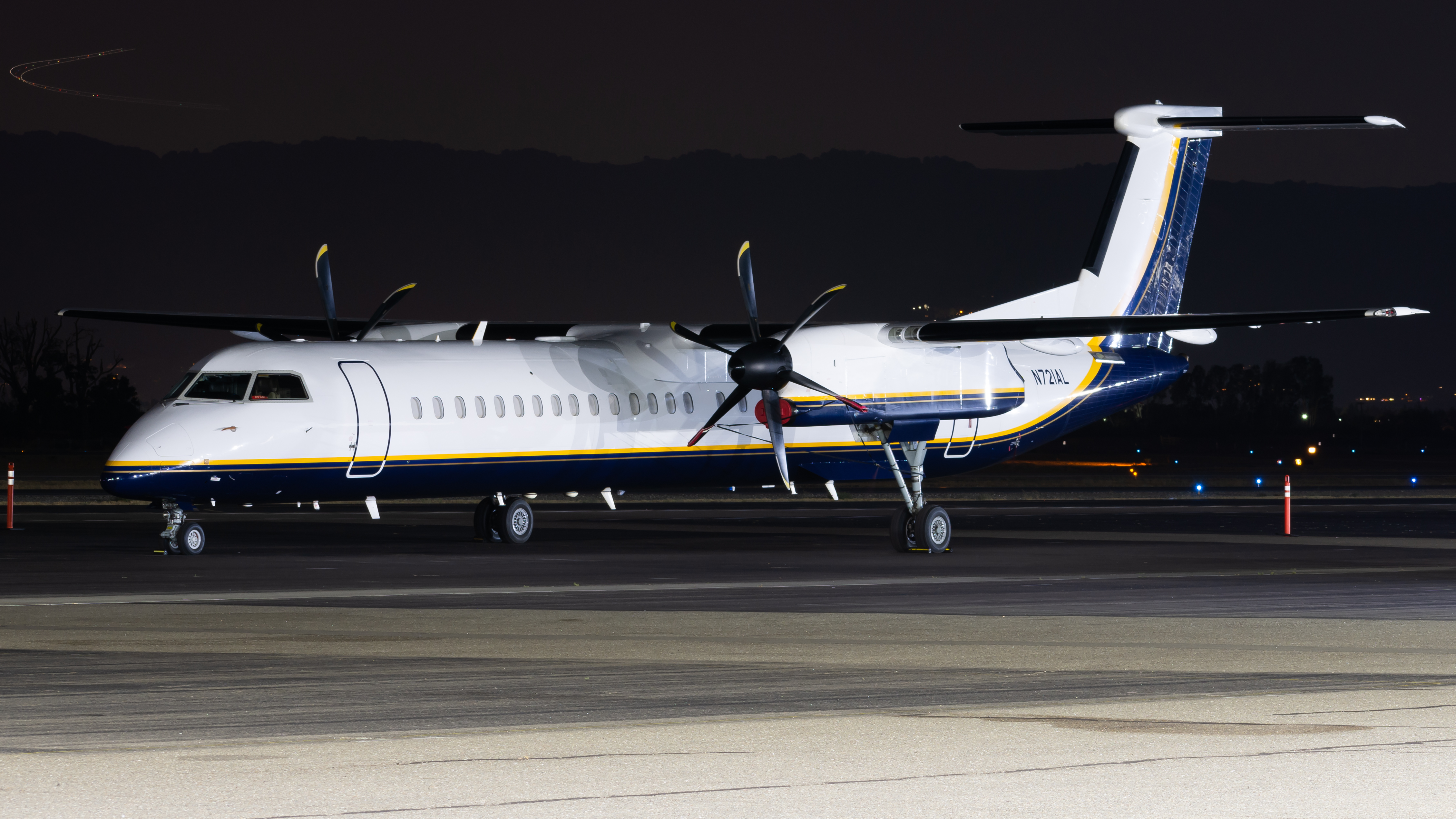 Full size: USDOJ De Havilland DHC-8 N721AL at Livermore Municipal Airport