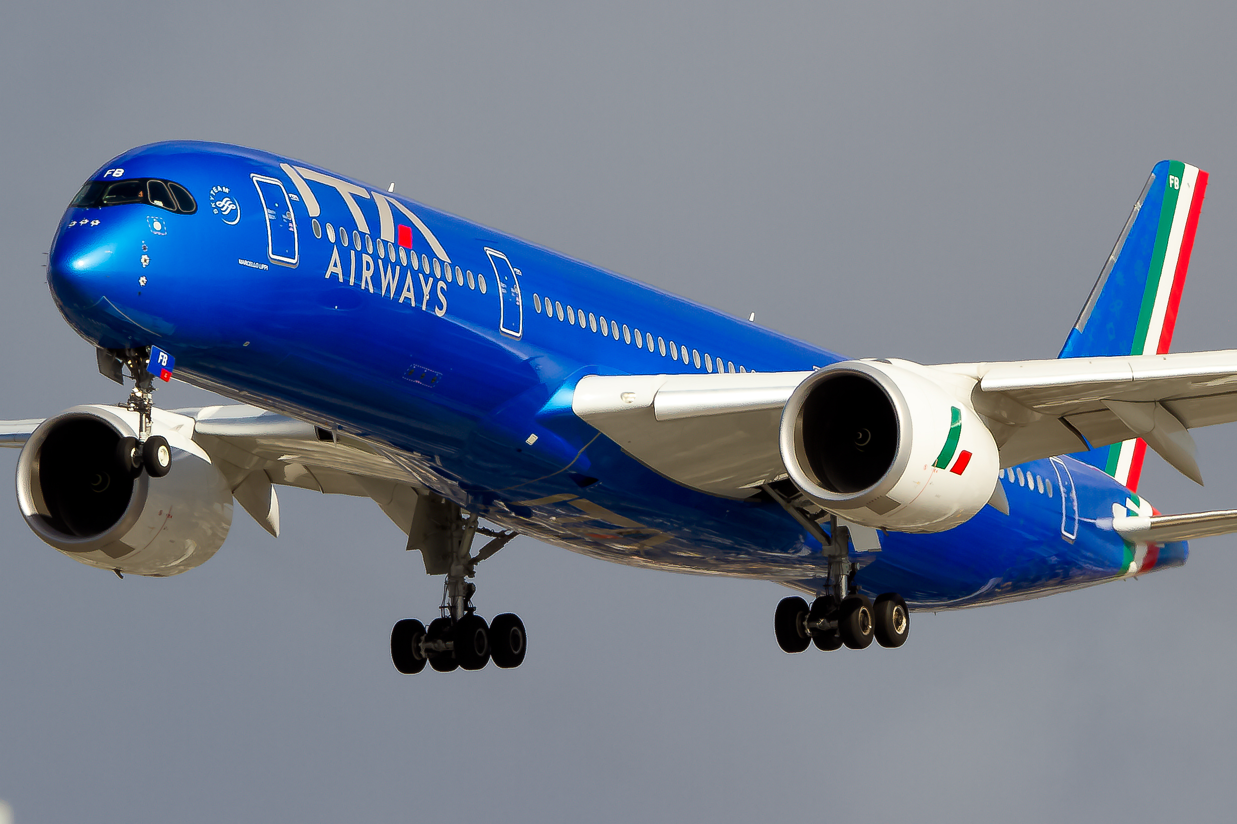 Full size: ITA Airways Airbus A350-900 EI-IFB at Los Angeles International Airport