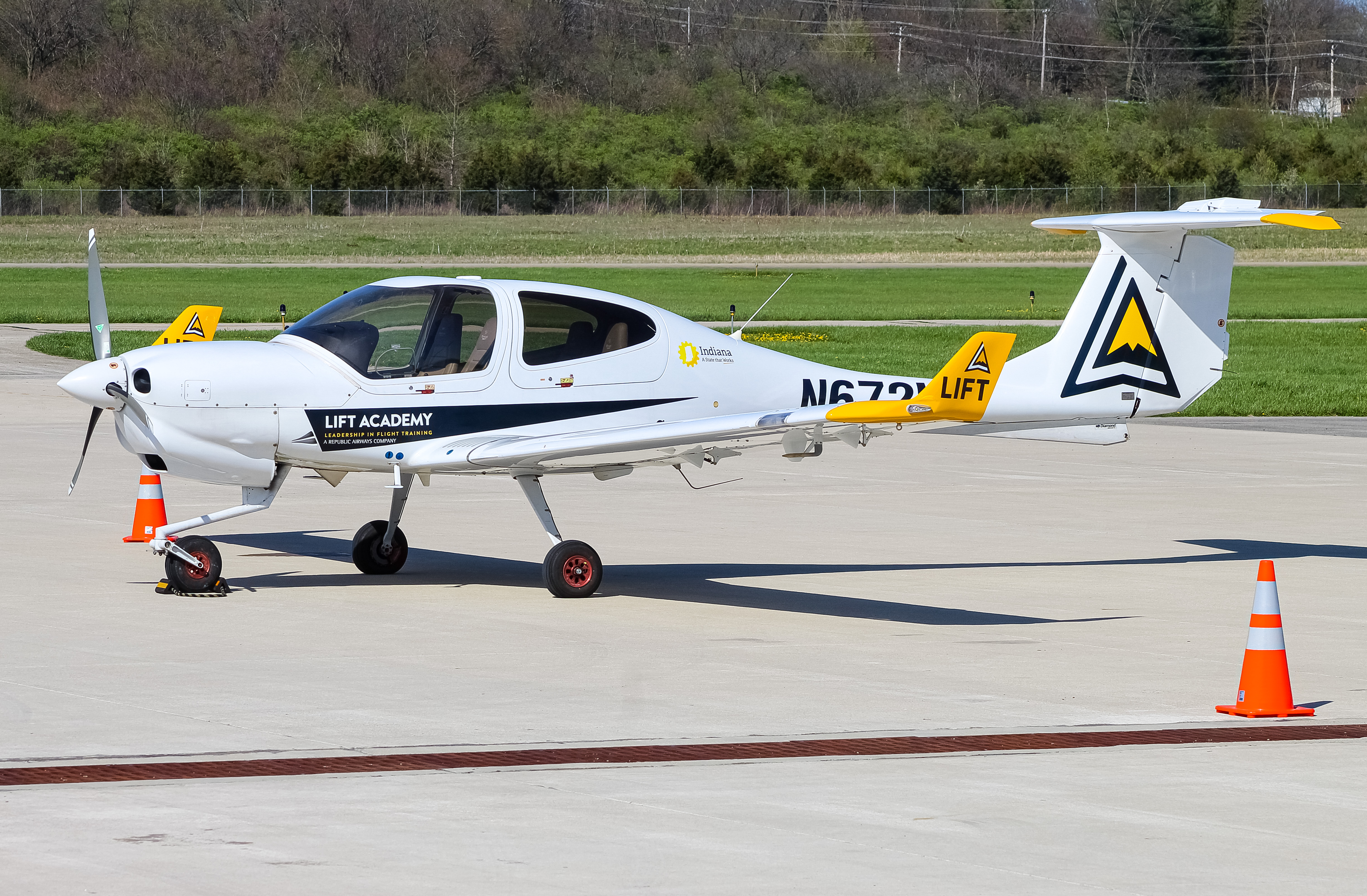 Full size: PRIVATE Diamond DA-40 N672L at Butler County Regional Airport/Hogan Field