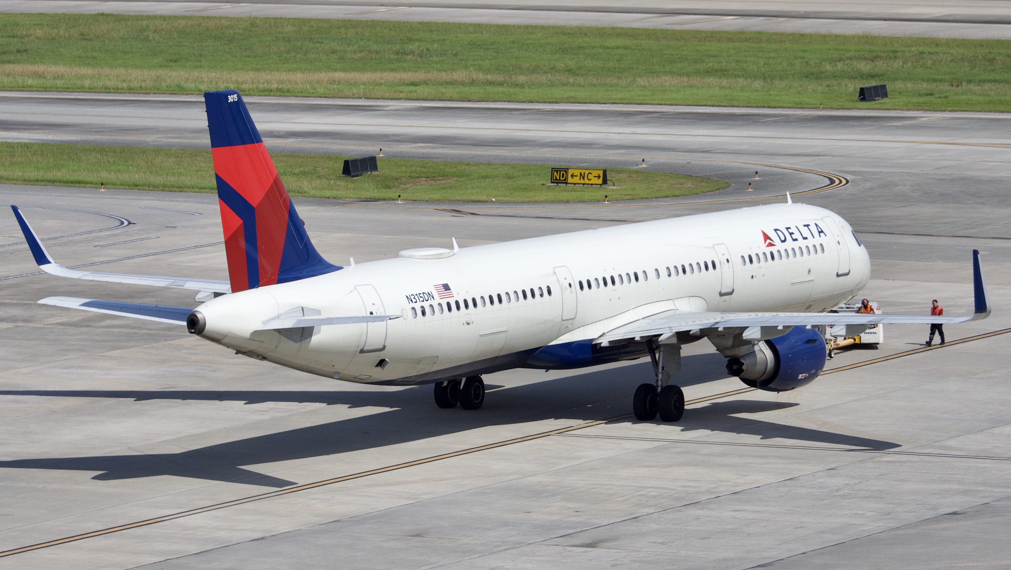 Full size: Delta Airlines Airbus A321-200 N315DN at Houston-George Bush Intercontinental Airport