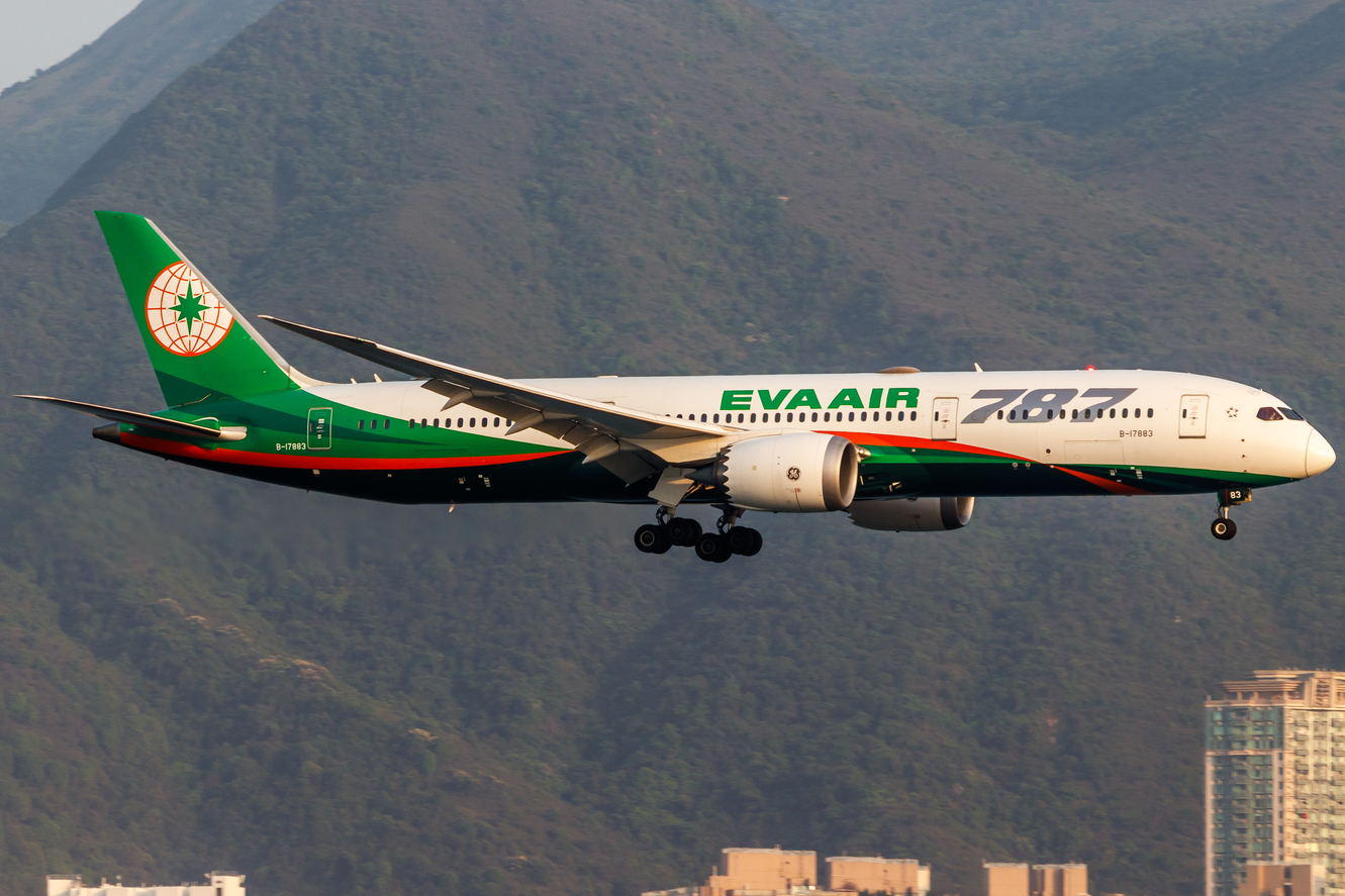 Full size: EVA Air Boeing 787-9 B-17883 at Hong Kong International Airport