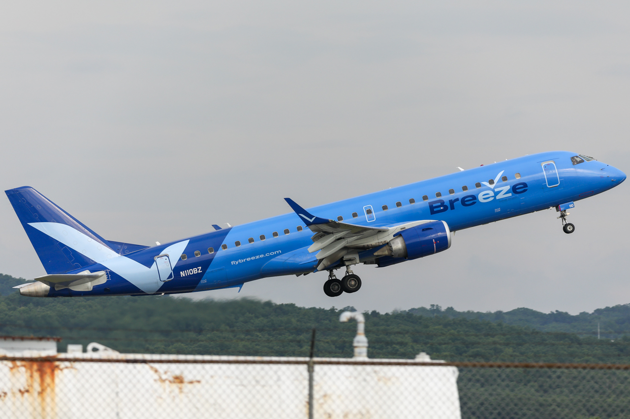 Full size: Breeze Airways Embraer E190 N110BZ at Avoca Wilkes-Barre/Scranton International Airport