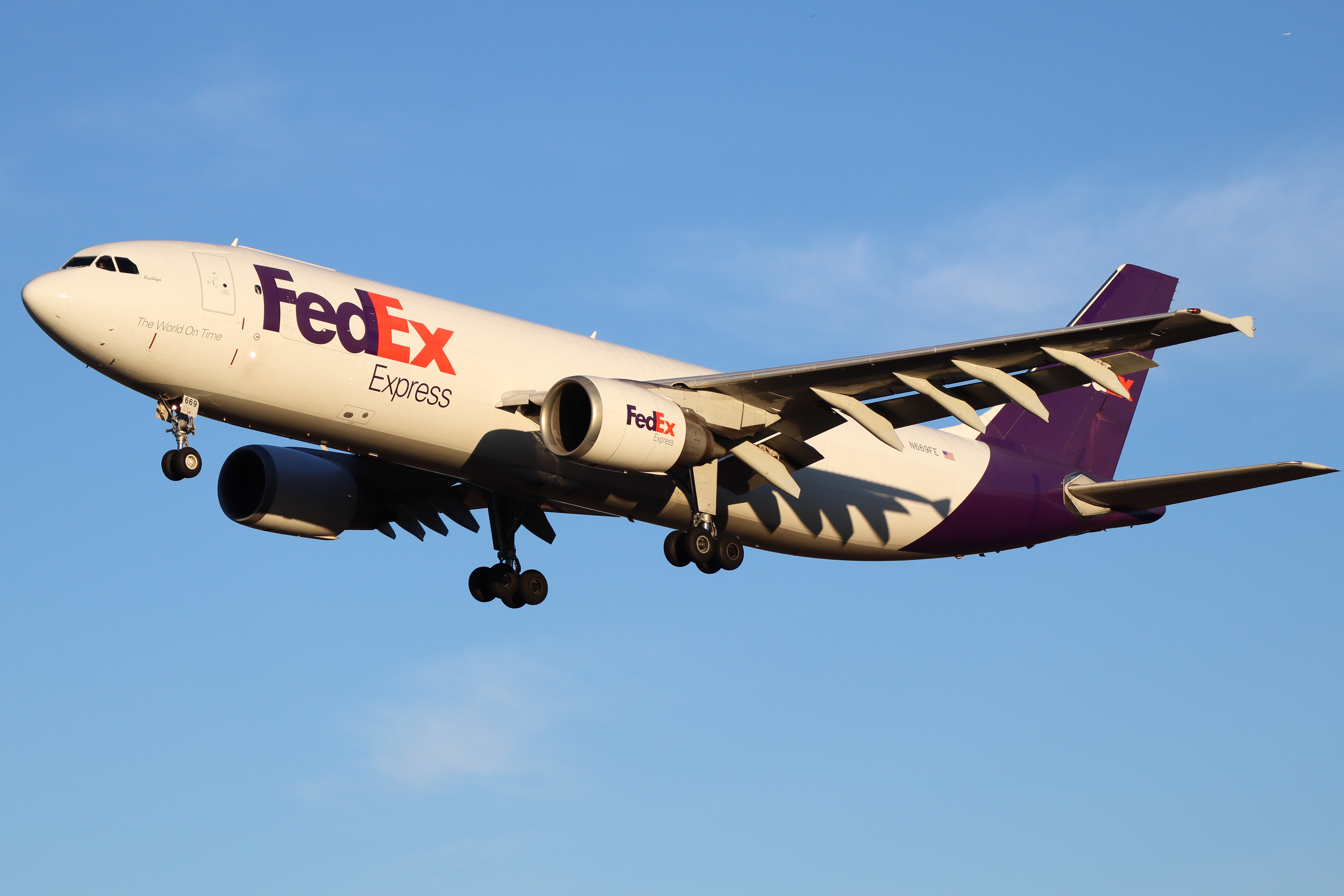Full size: FedEx Airbus A300F N669FE at Baltimore/Washington International Thurgood Marshall Airport