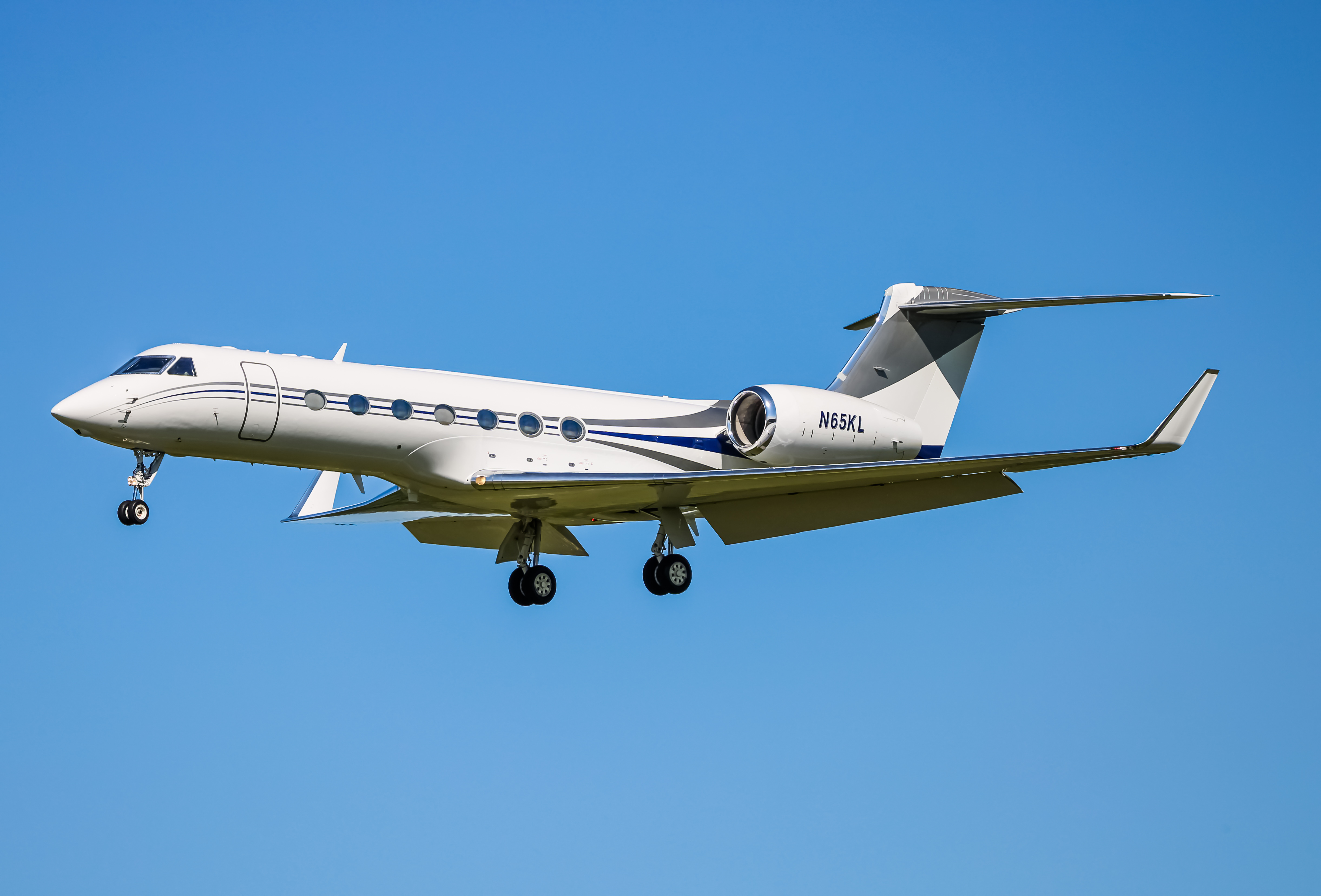 Full size: Solairus Aviation  Gulfstream G550 N65KL at Baltimore/Washington International Thurgood Marshall Airport