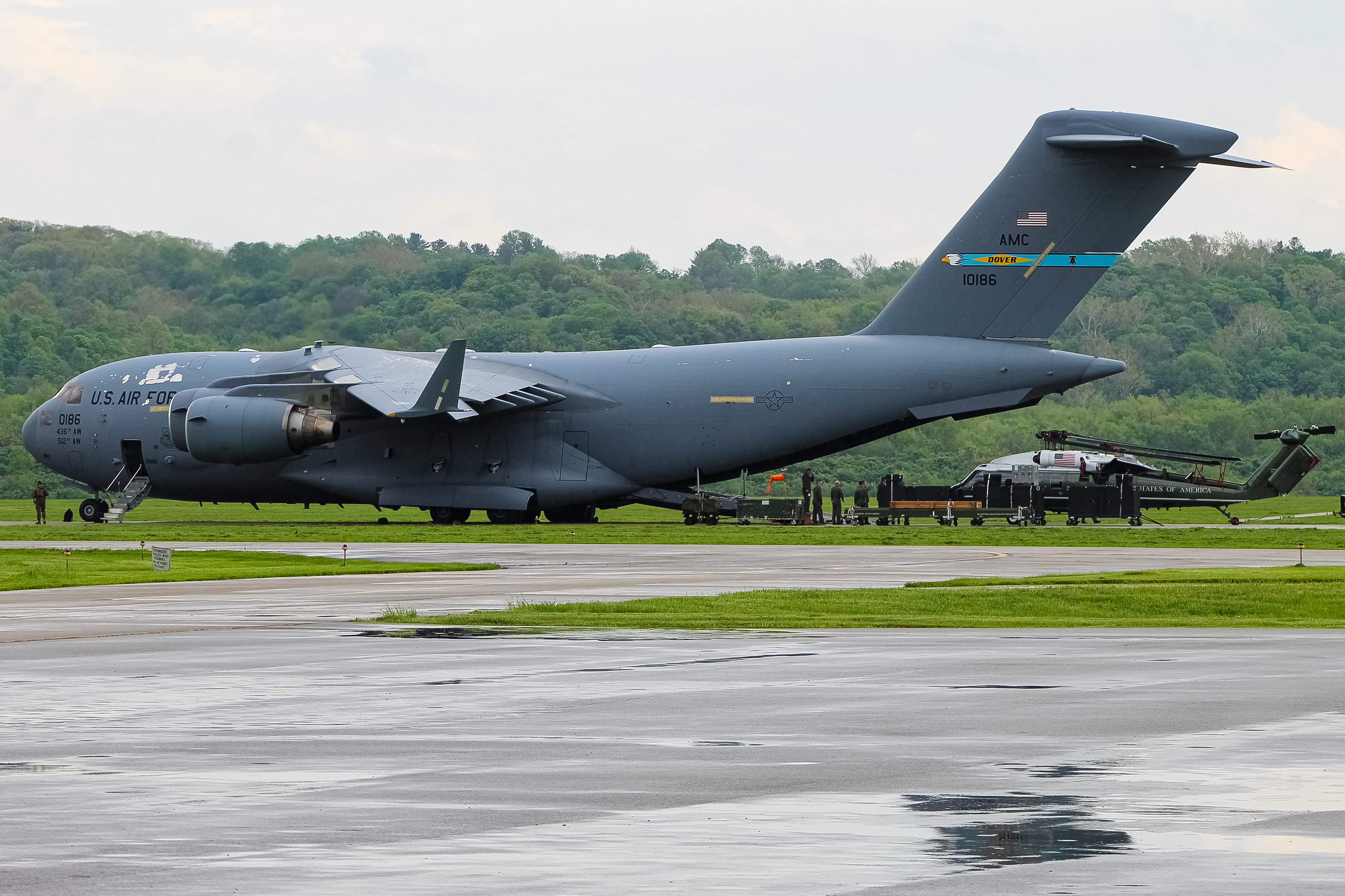 Full size: USAF - United States Air Force Boeing C-17 Globemaster III 01-0186 at Cincinnati Municipal Airport/Lunken Field