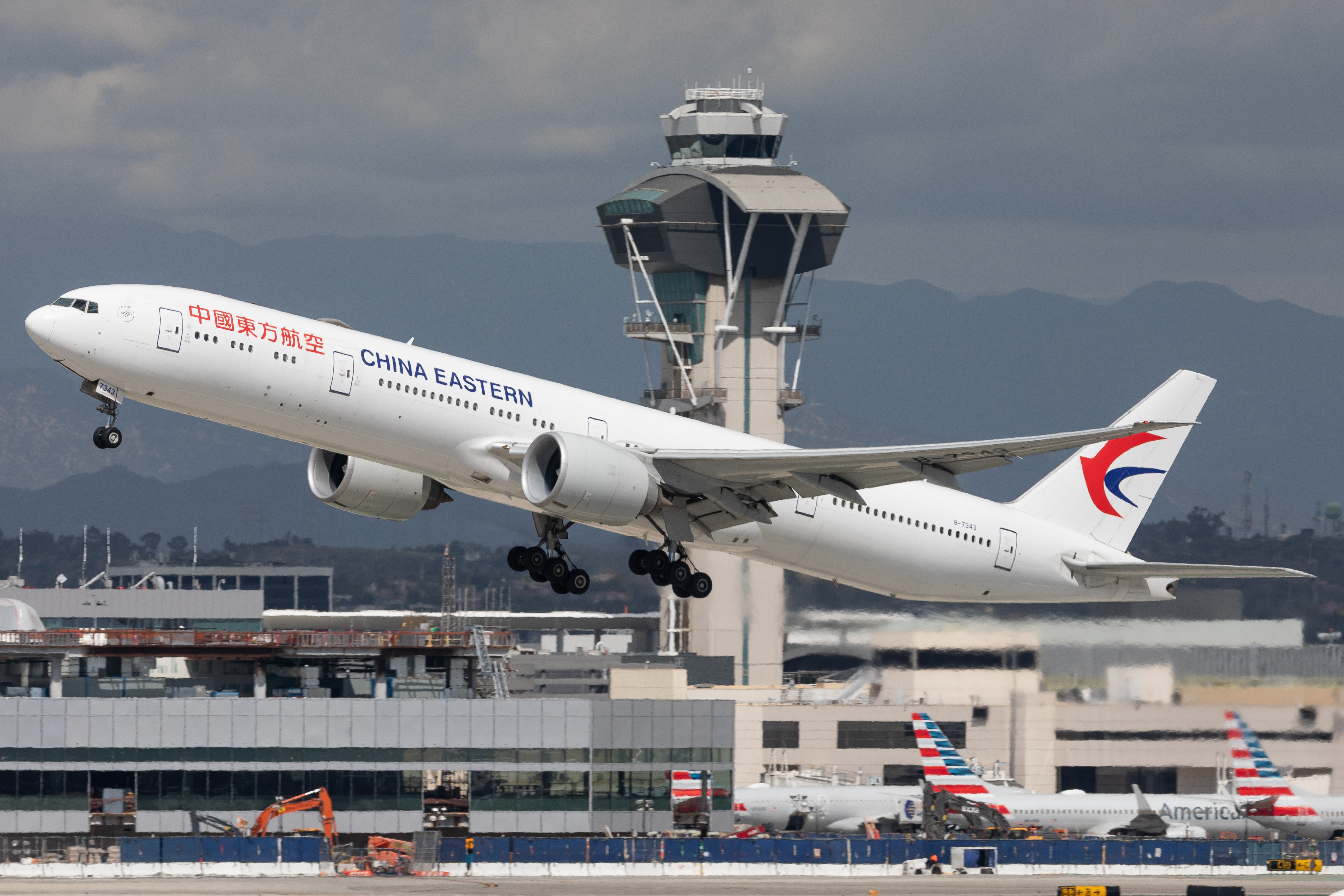 Full size: China Eastern Airlines Boeing 777-300ER B-7343 at Los Angeles International Airport