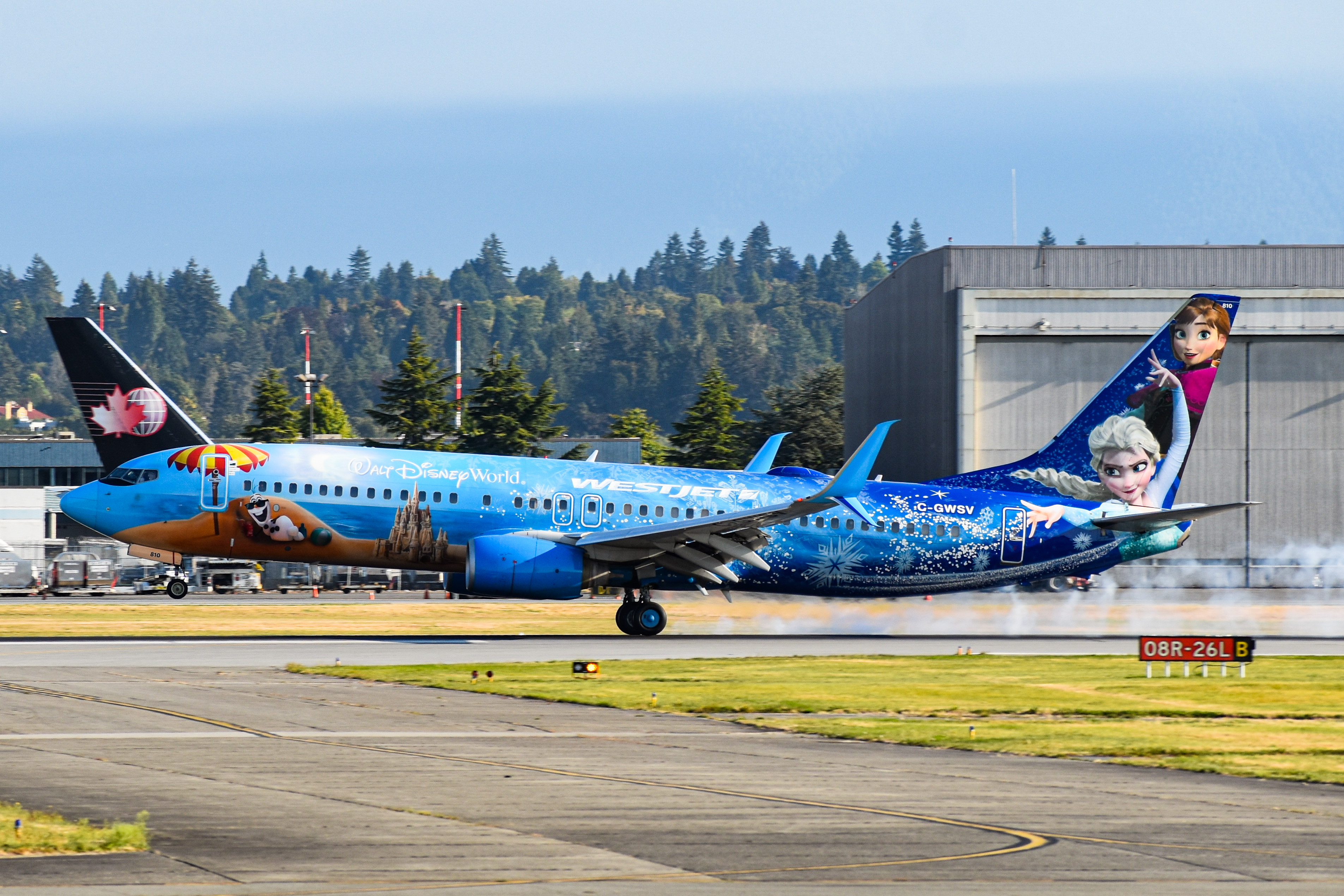 Full size: Westjet Boeing 737-800 C-GWSV at Vancouver International Airport