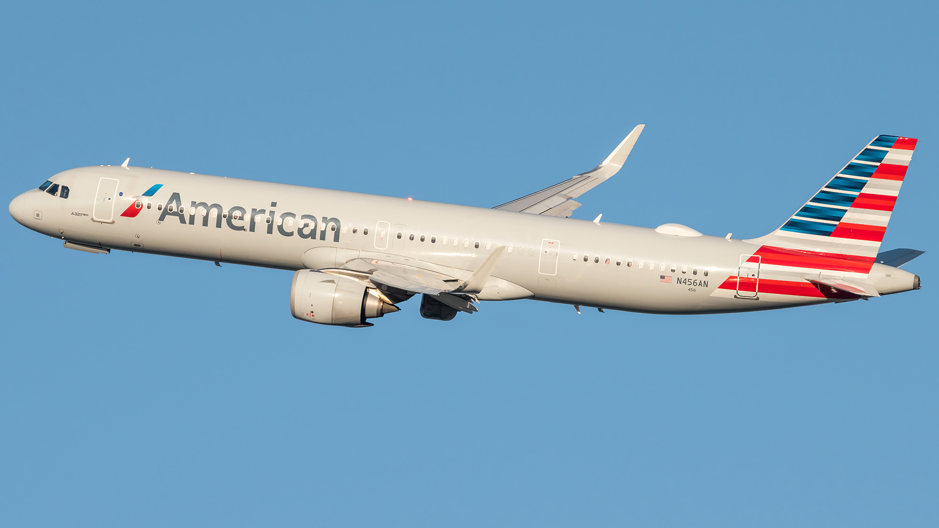 Full size: American Airlines Airbus A321NEO N456AN at Ronald Reagan National Airport