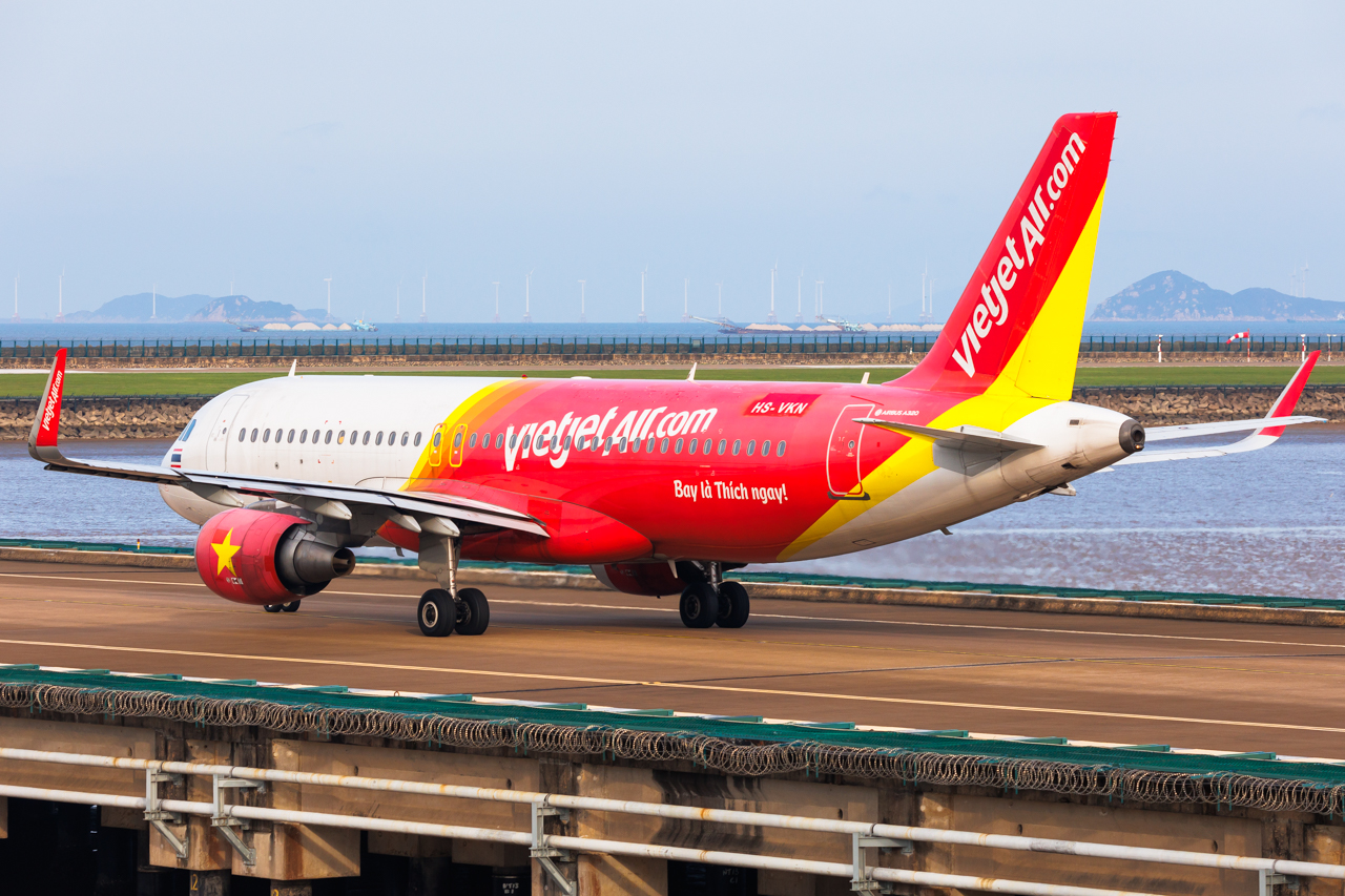 Full size: VietJet Air Airbus A320 HS-VKN at Macau International Airport