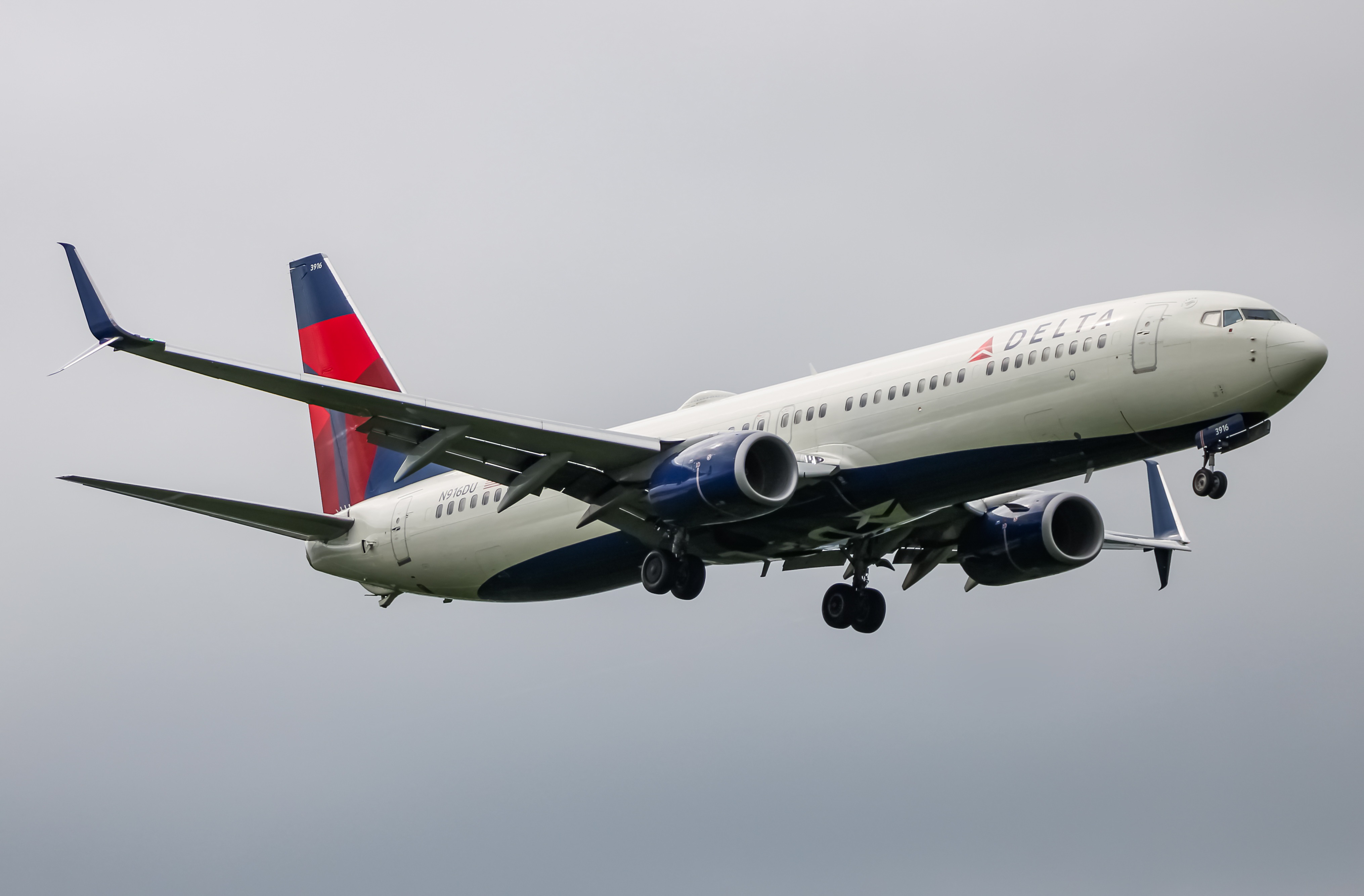Full size: Delta Airlines Boeing 737-900ER N916DU at Baltimore/Washington International Thurgood Marshall Airport
