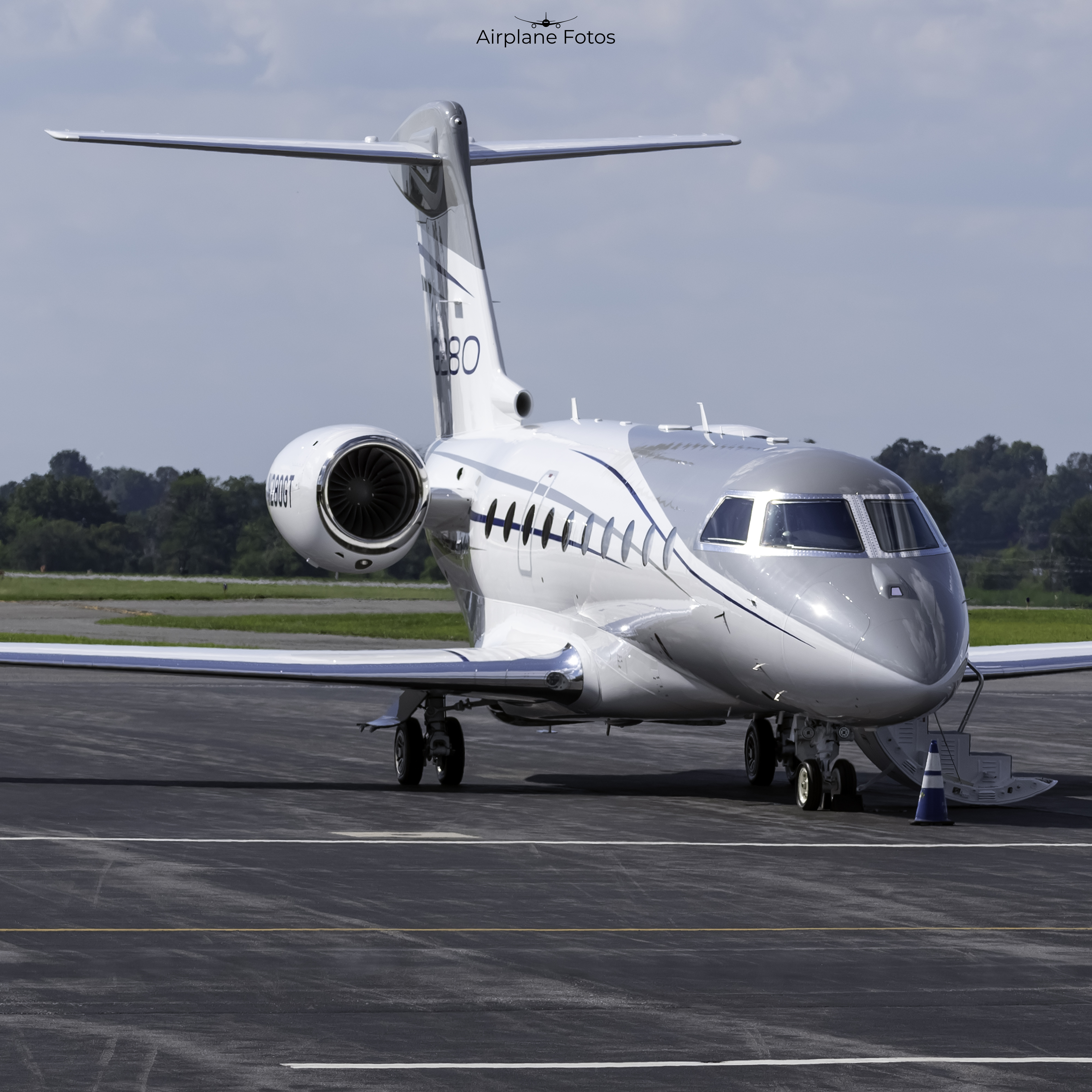 Full size: PRIVATE Gulfstream G280 N280GT at Lancaster Airport