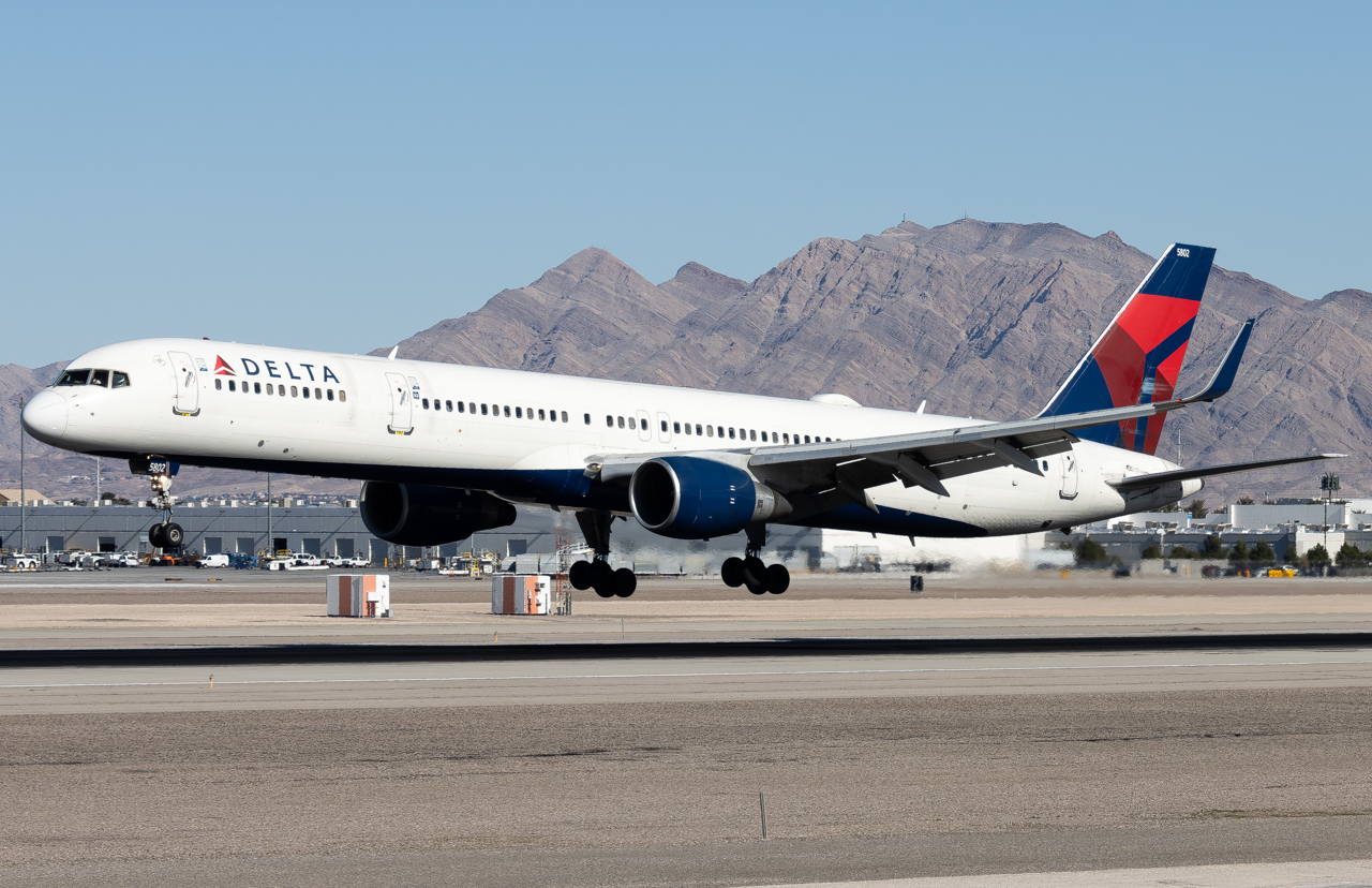 Full size: Delta Airlines Boeing 757-300 N582NW at Harry Reid International Airport
