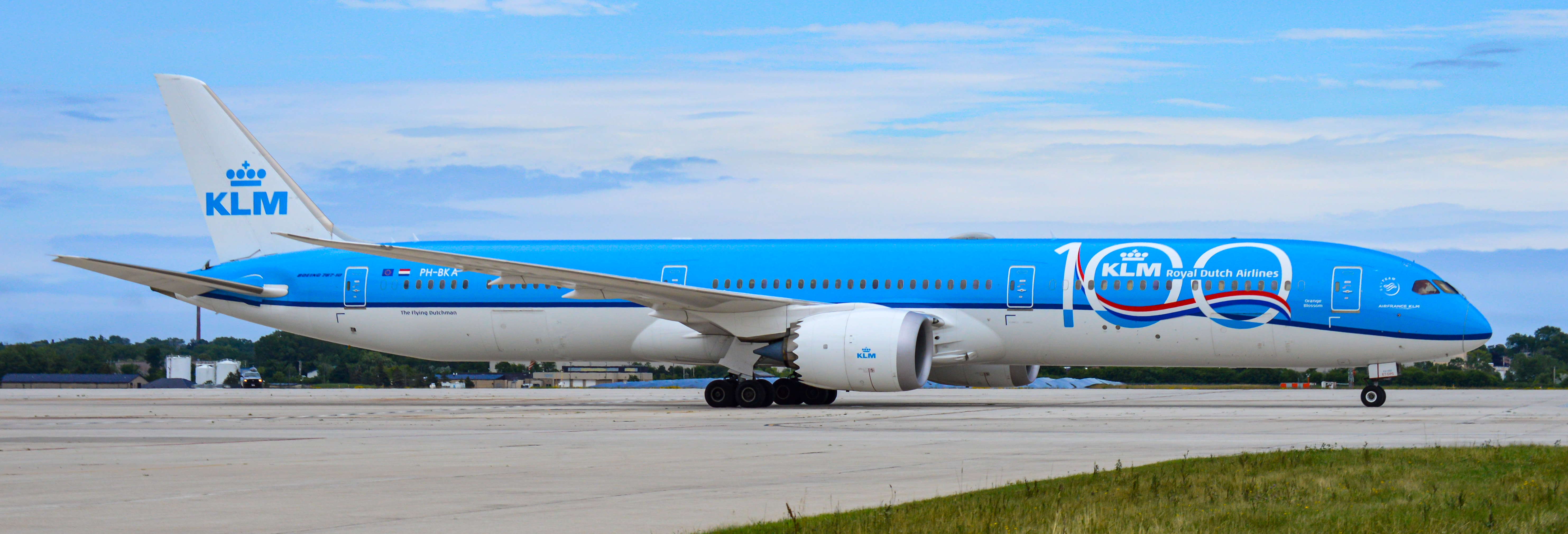 Full size: KLM Boeing 787-10 PH-BKA at General Mitchell International Airport