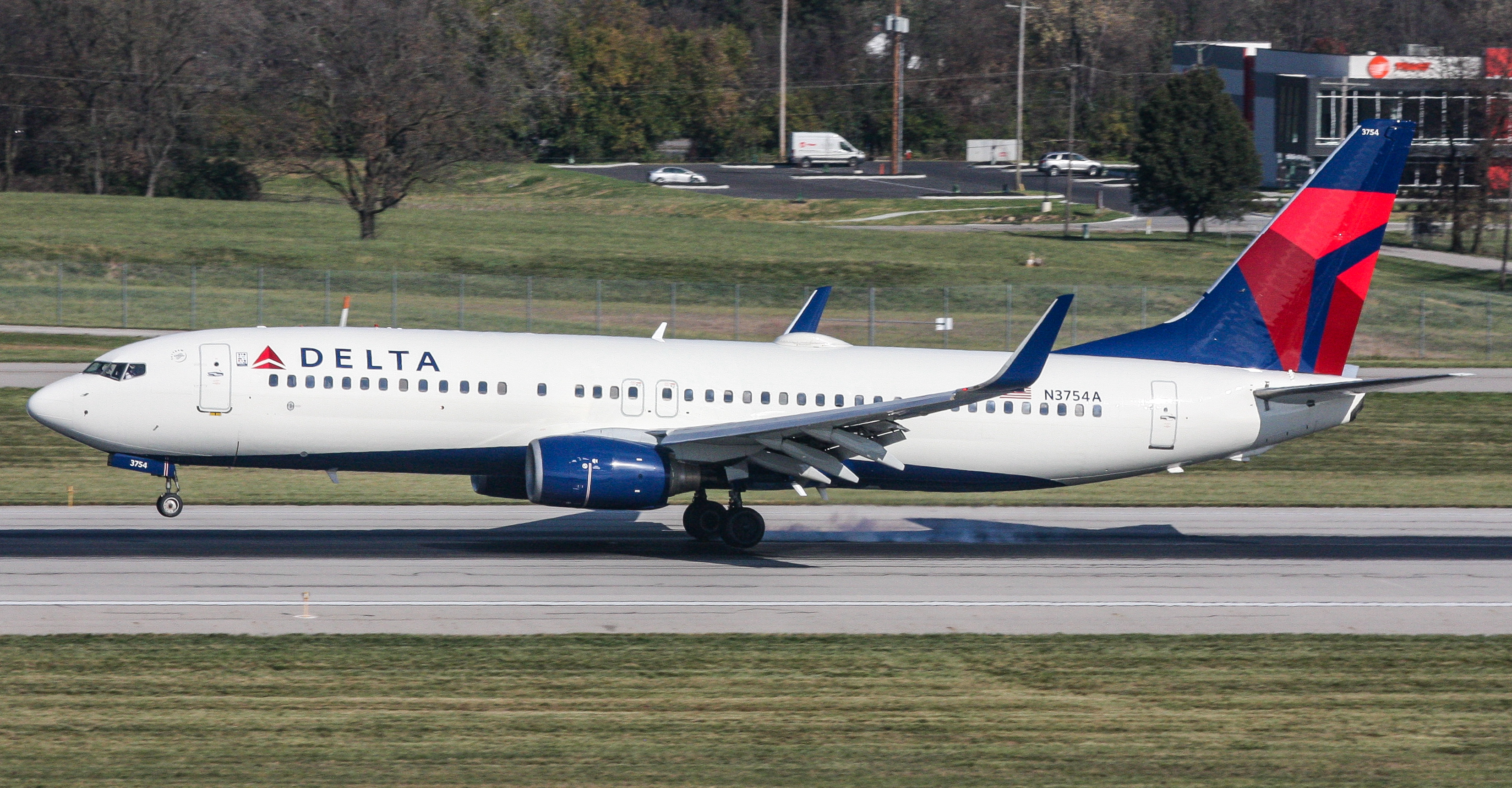 Full size: Delta Airlines Boeing 737-800 N3754A at John Glenn Columbus International Airport