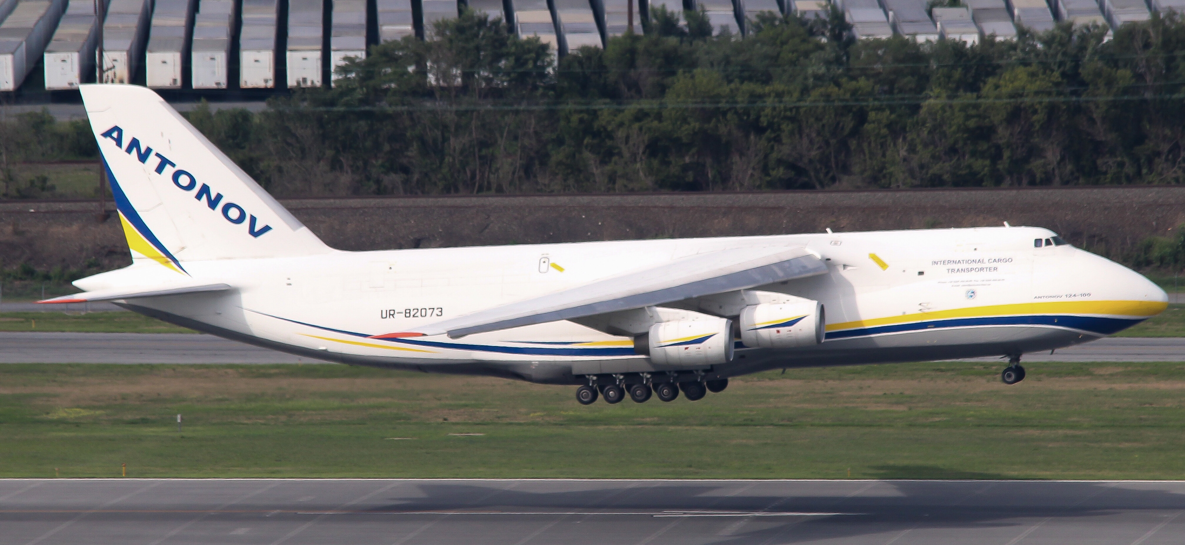 Full size: Antonov Antonov AN-124 UR-82073 at Harrisburg International Airport