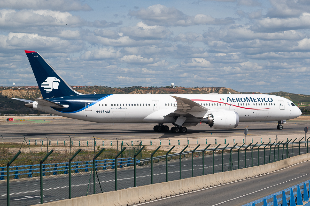 Full size: Aeromexico Boeing 787-9 N446AM at Madrid Barajas Airport