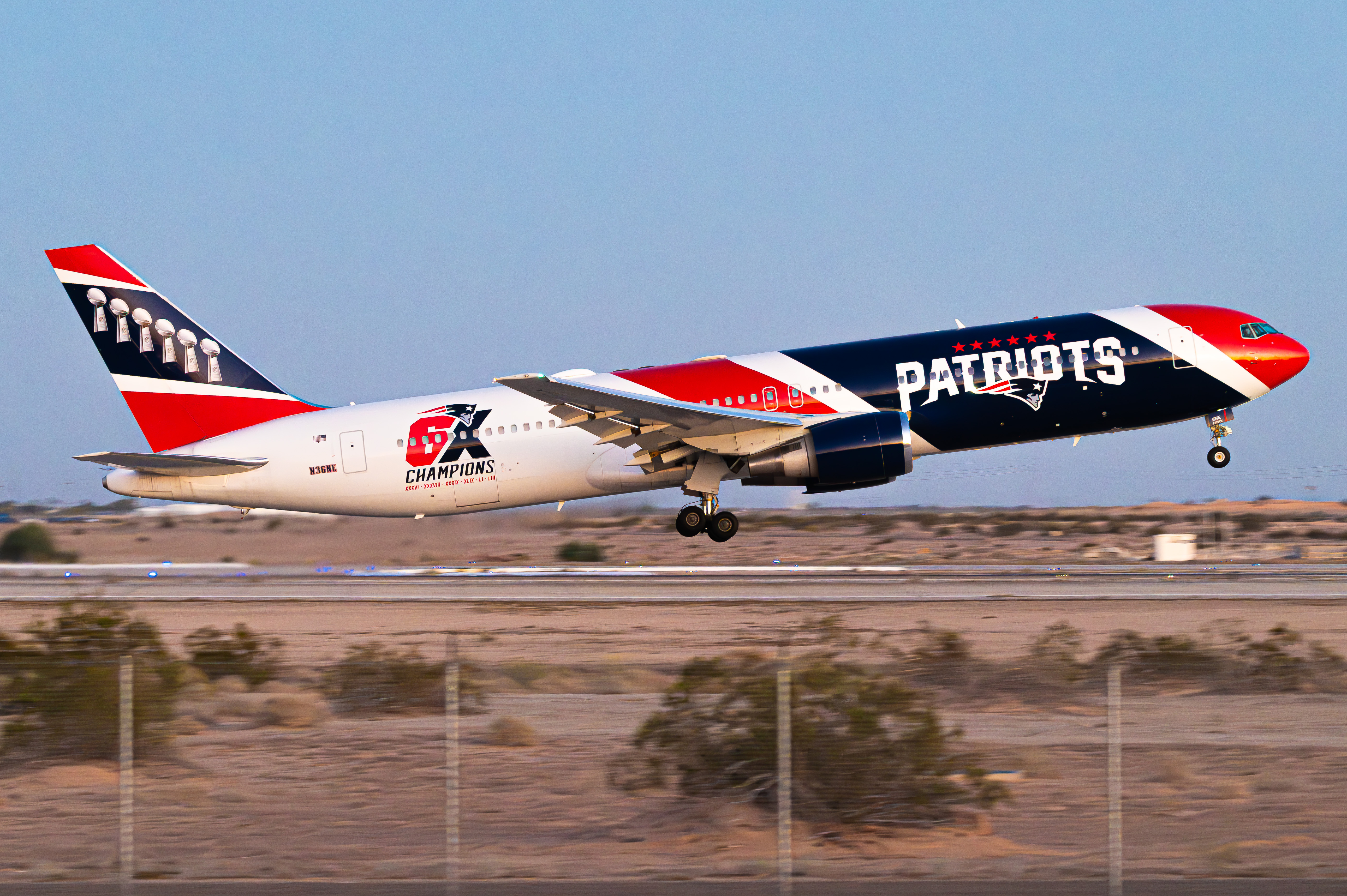 Full size: Eastern Airlines Boeing 767-300 N36NE at 