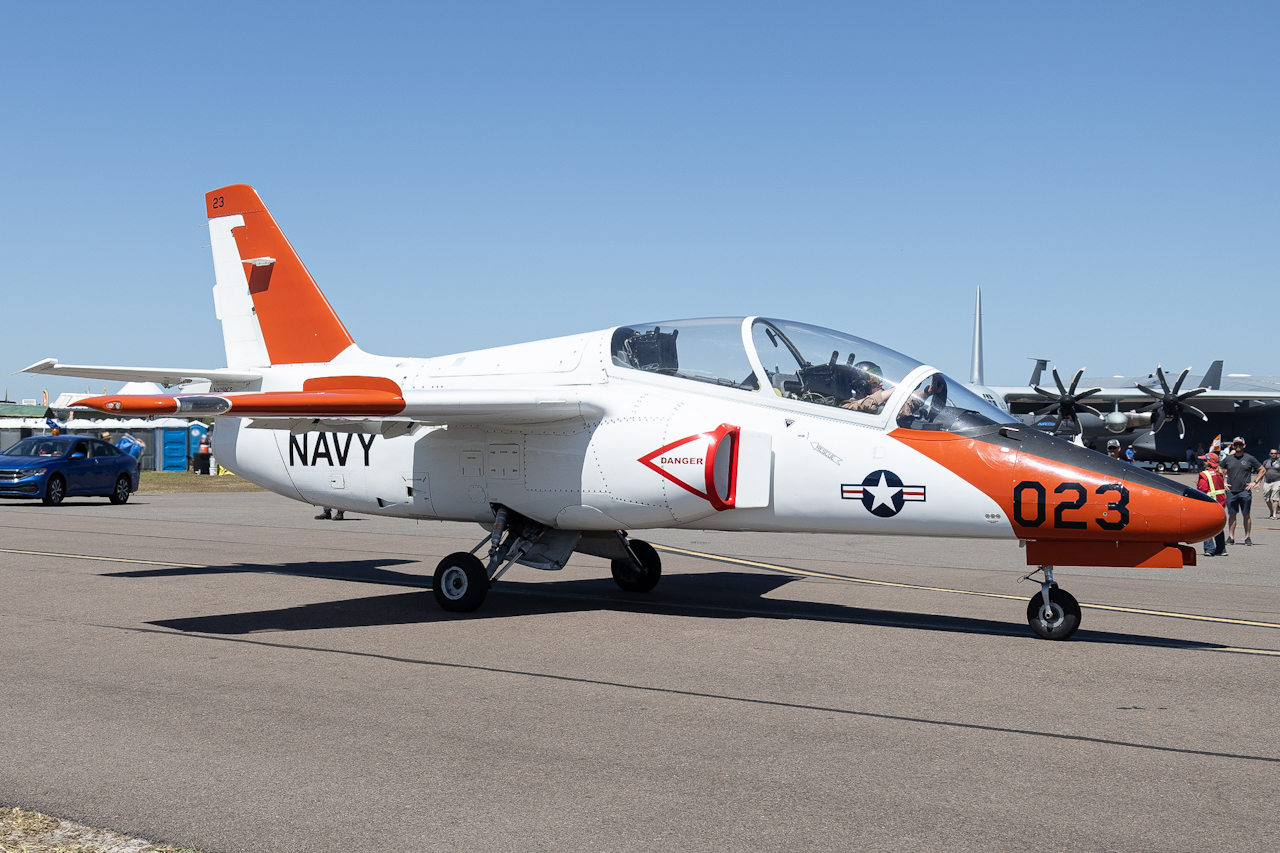 Full size: PRIVATE Siai-Marchetti S211 NX250CF at Lakeland Linder International Airport