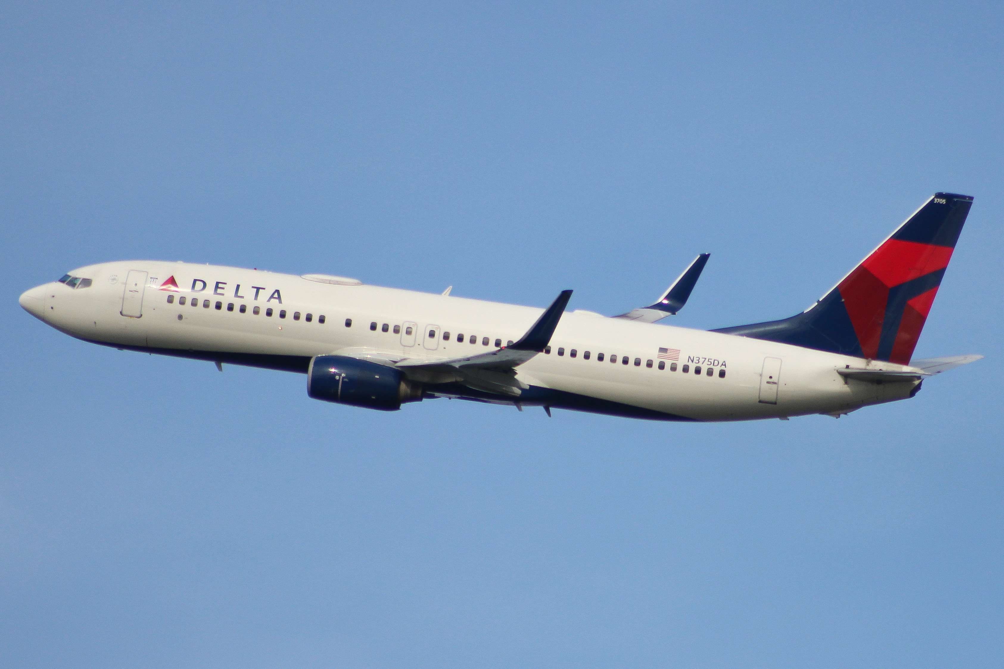 Full size: Delta Airlines Boeing 737-800 N357DA at Ronald Reagan National Airport