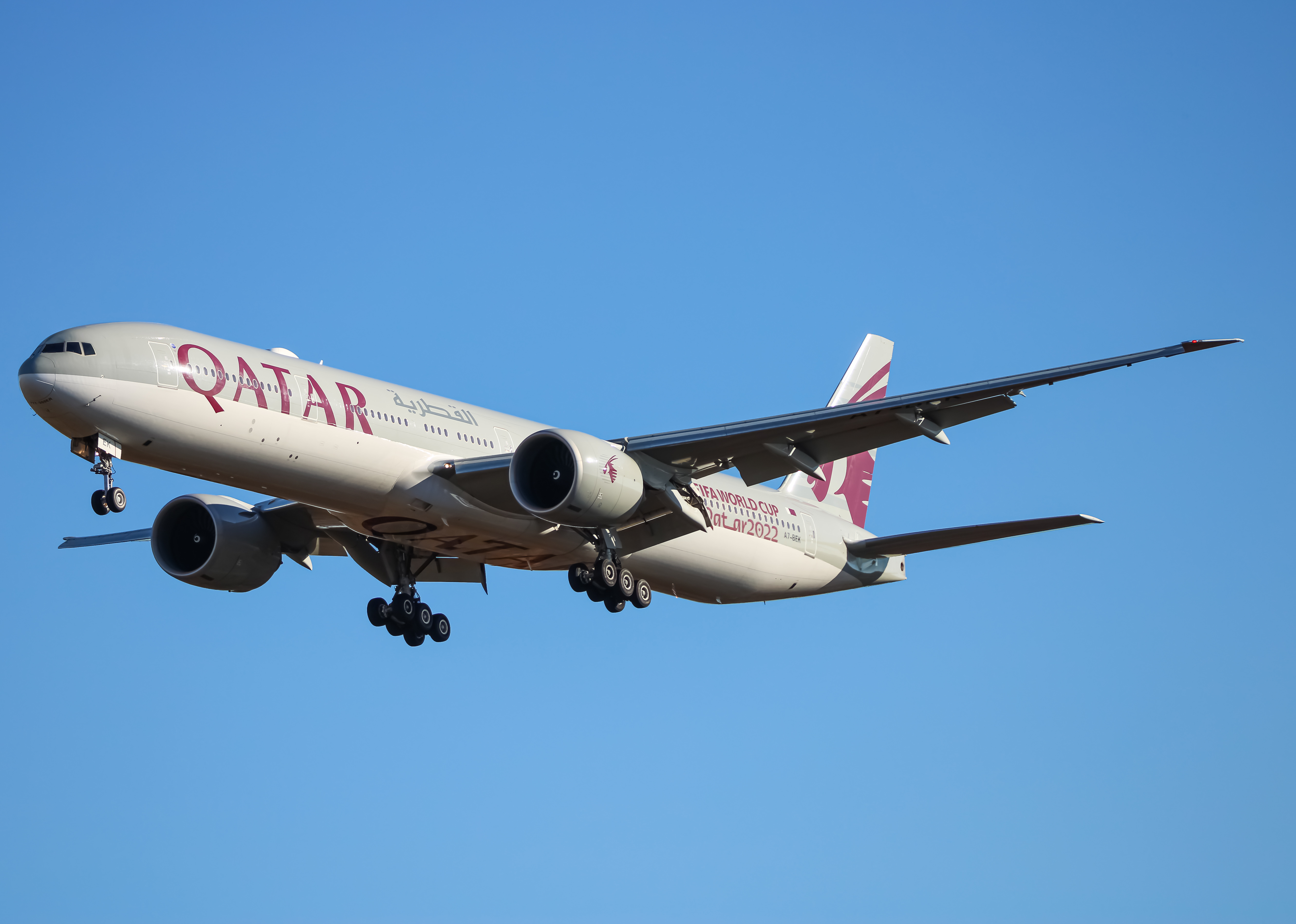Full size: Qatar Airways Boeing 777-300ER A7-BEK at Washington Dulles International Airport