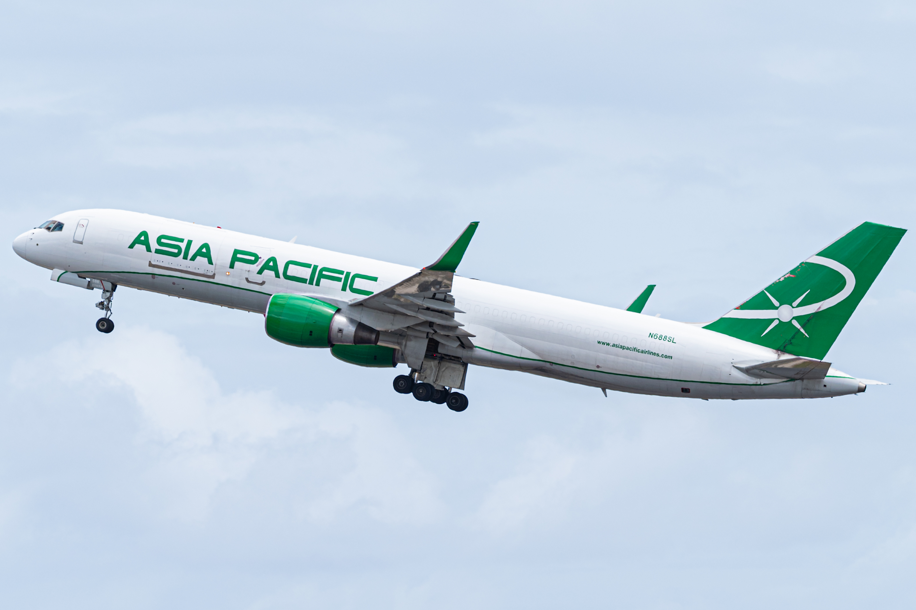Full size: Asia Pacific Airlines Boeing 757-200F N688SL at Daniel K Inouye International Airport