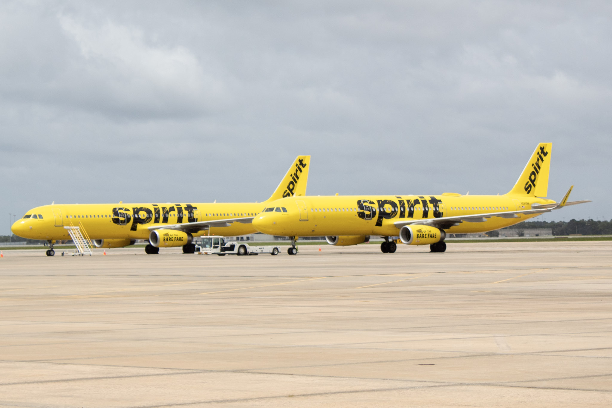 Full size: Spirit Airlines Airbus A321-200 N684NK at Orlando International Airport