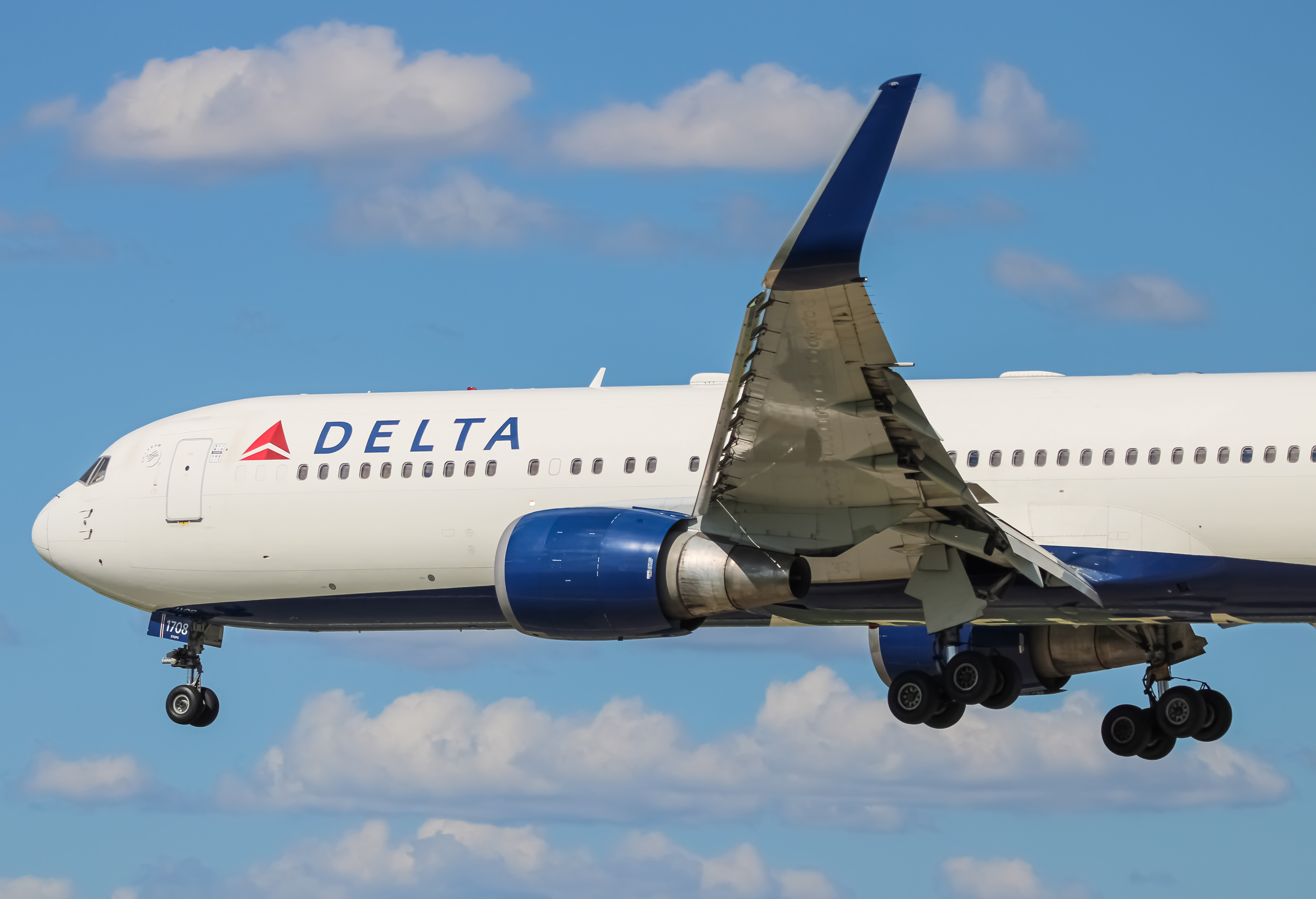 Full size: Delta Airlines Boeing 767-300 N178DZ at Baltimore/Washington International Thurgood Marshall Airport