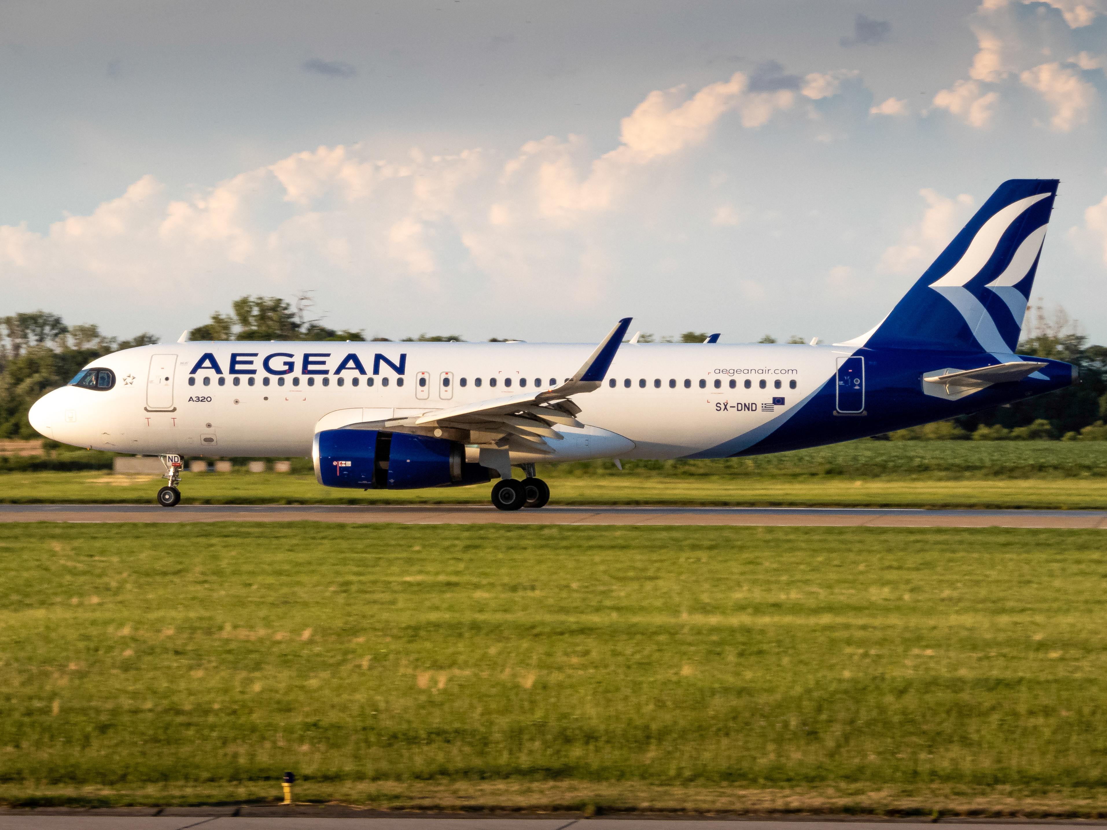 Full size: Aegean Airlines Airbus A320 SX-DND at Bratislava M. R. Stefanik Airport