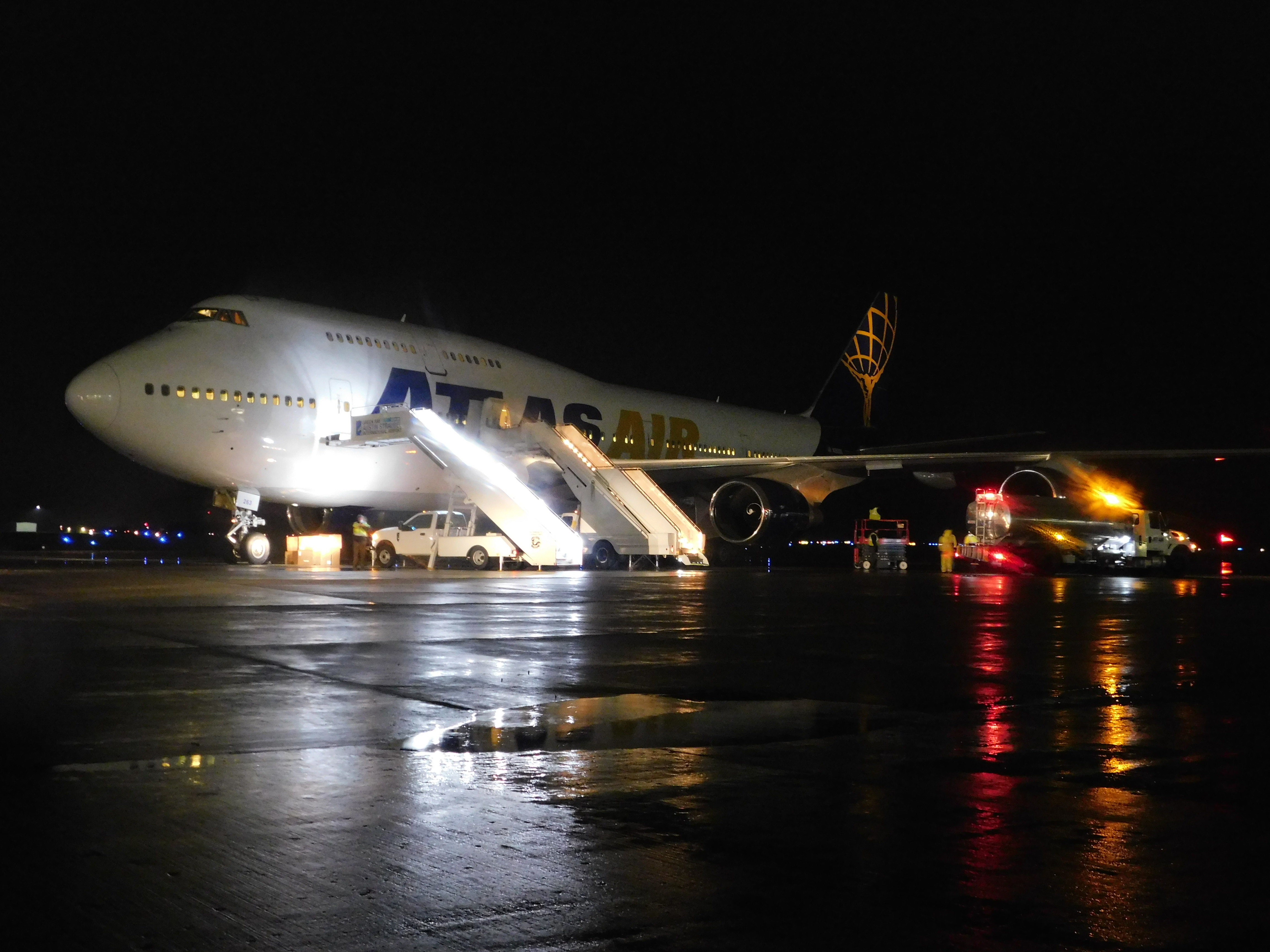 Full size: Atlas Air Boeing 747-400 N263SG at Green Bay-Austin Straubel International Airport