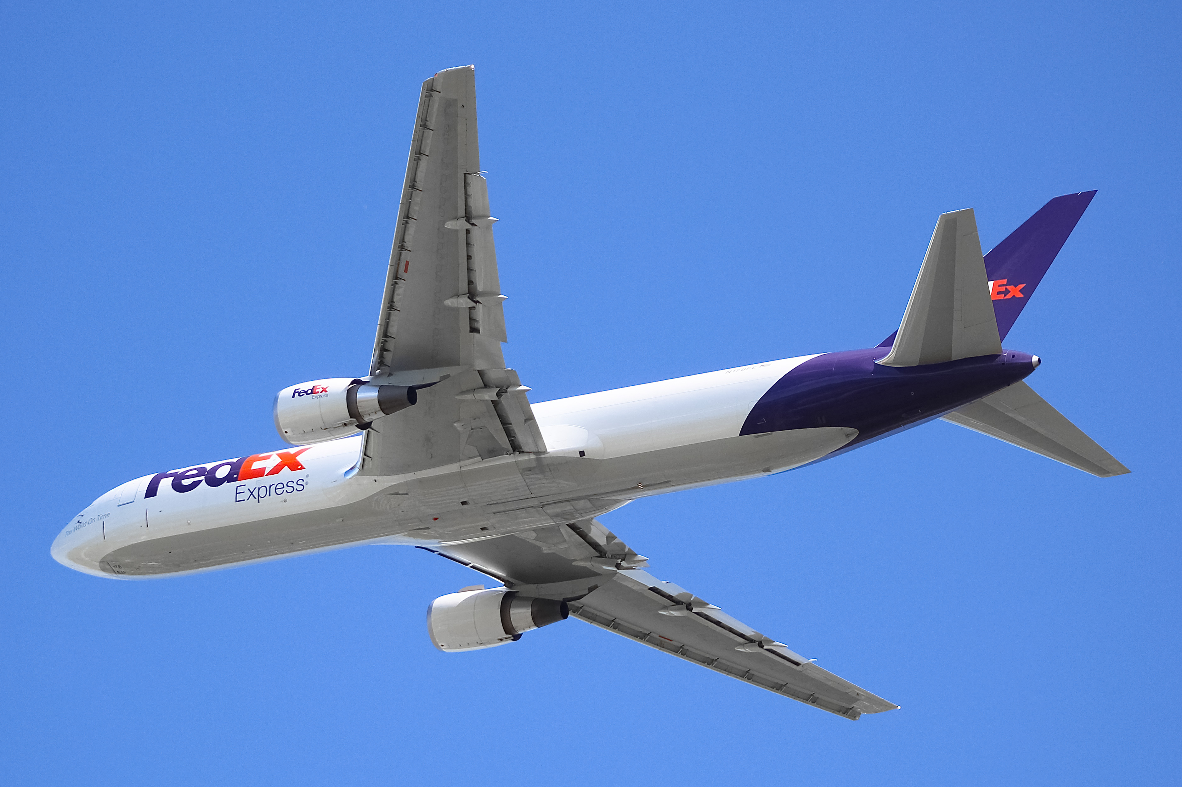 Full size: FedEx Boeing 767-300 N178FE at General Mitchell International Airport