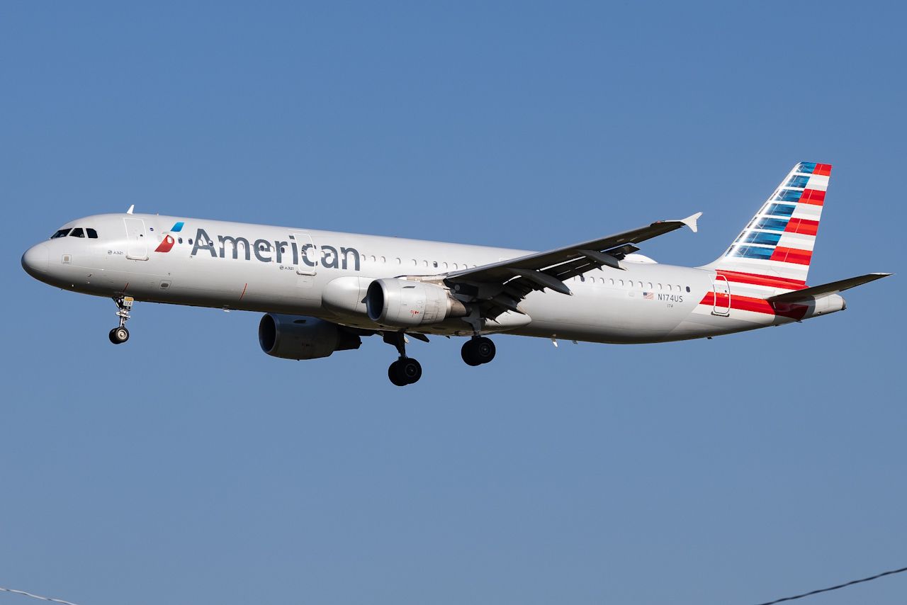 Full size: American Airlines Airbus A321-200 N174US at Tampa International Airport