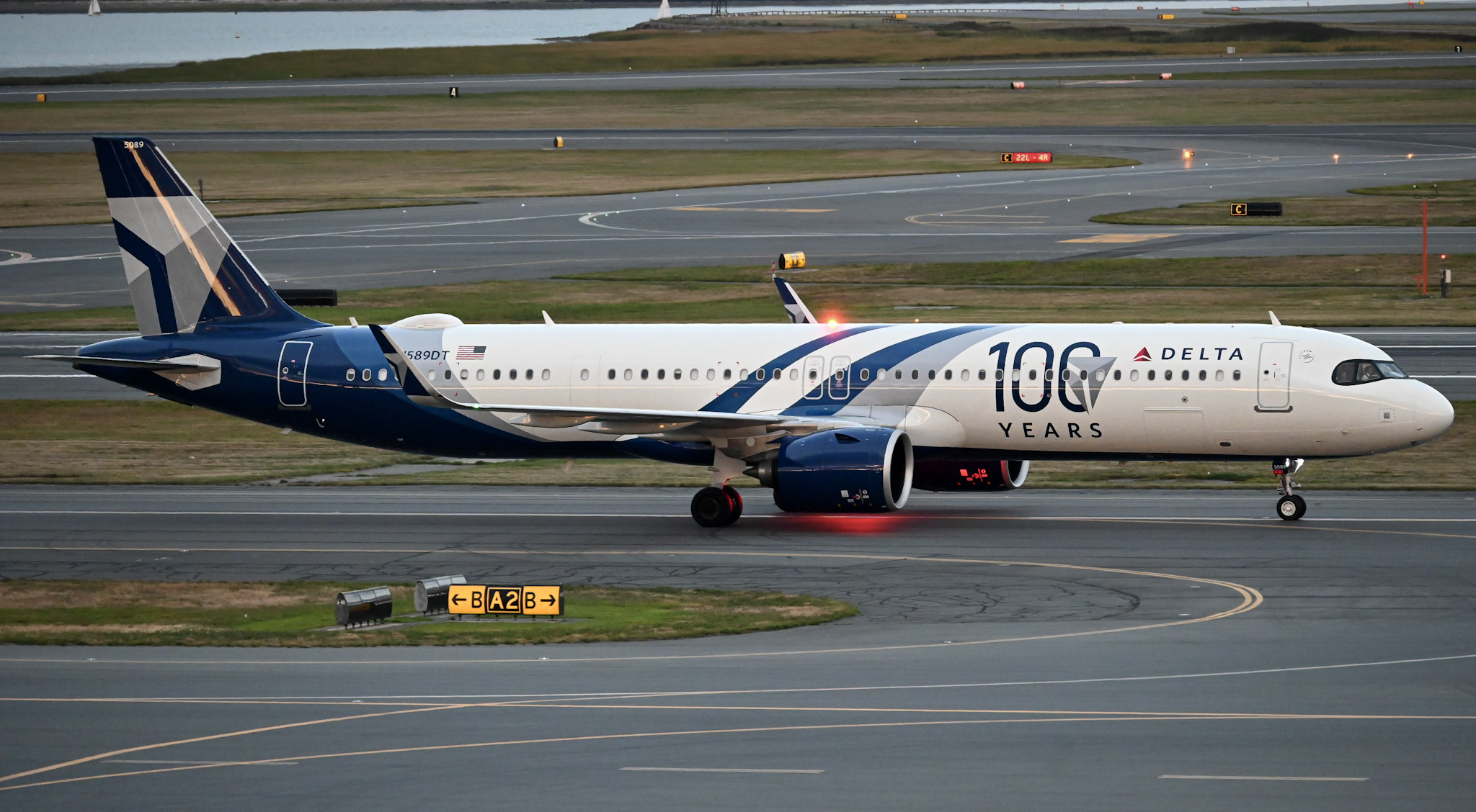 Full size: Delta Airlines Airbus A321NEO N589DT at General Edward Lawrence Logan International Airport