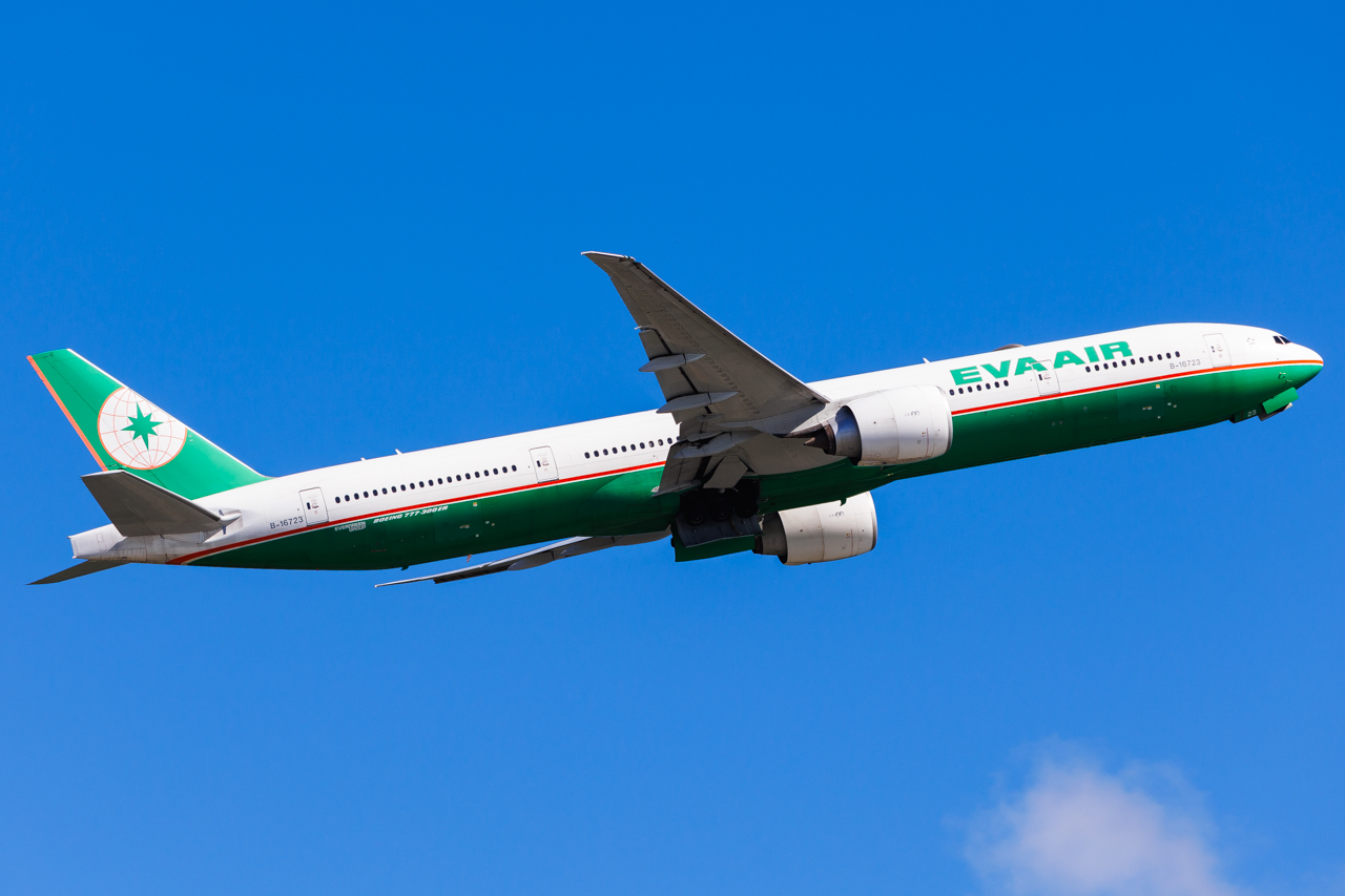 Full size: EVA Air Boeing 777-300ER B-16723 at Hong Kong International Airport