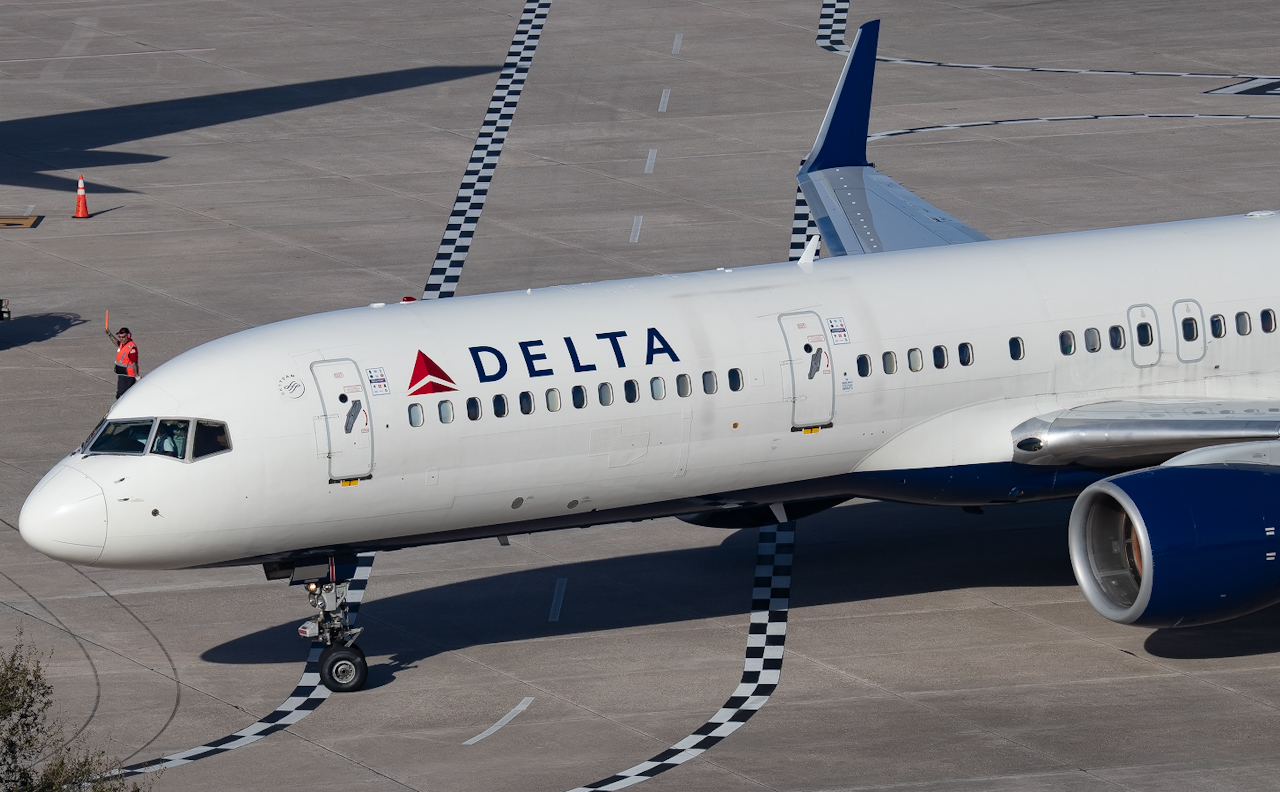 Full size: Delta Airlines Boeing 757-200 N667DN  at Tampa International Airport