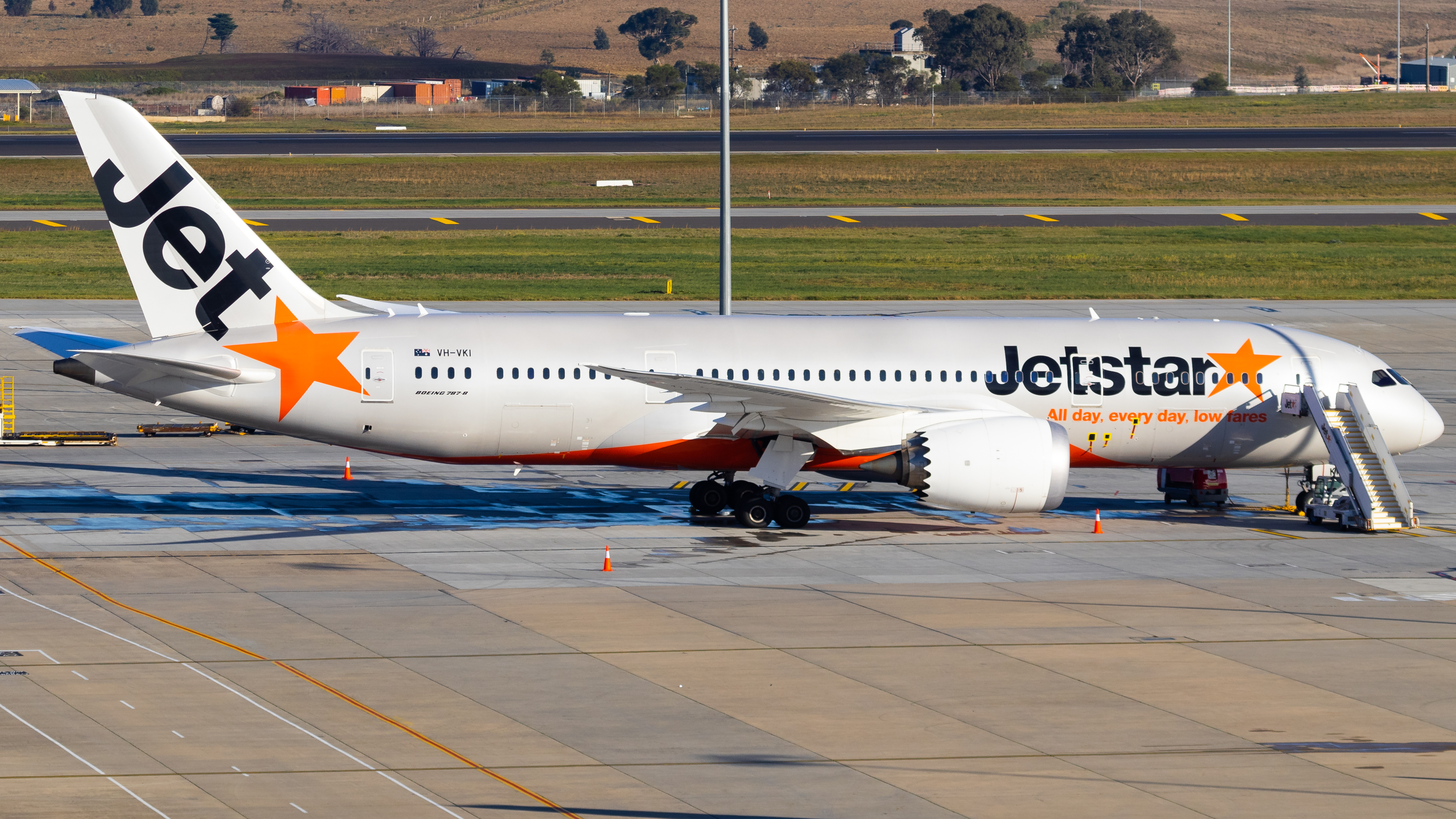Full size: JetStar Airways Boeing 787-8 VH-VKI at Melbourne Airport