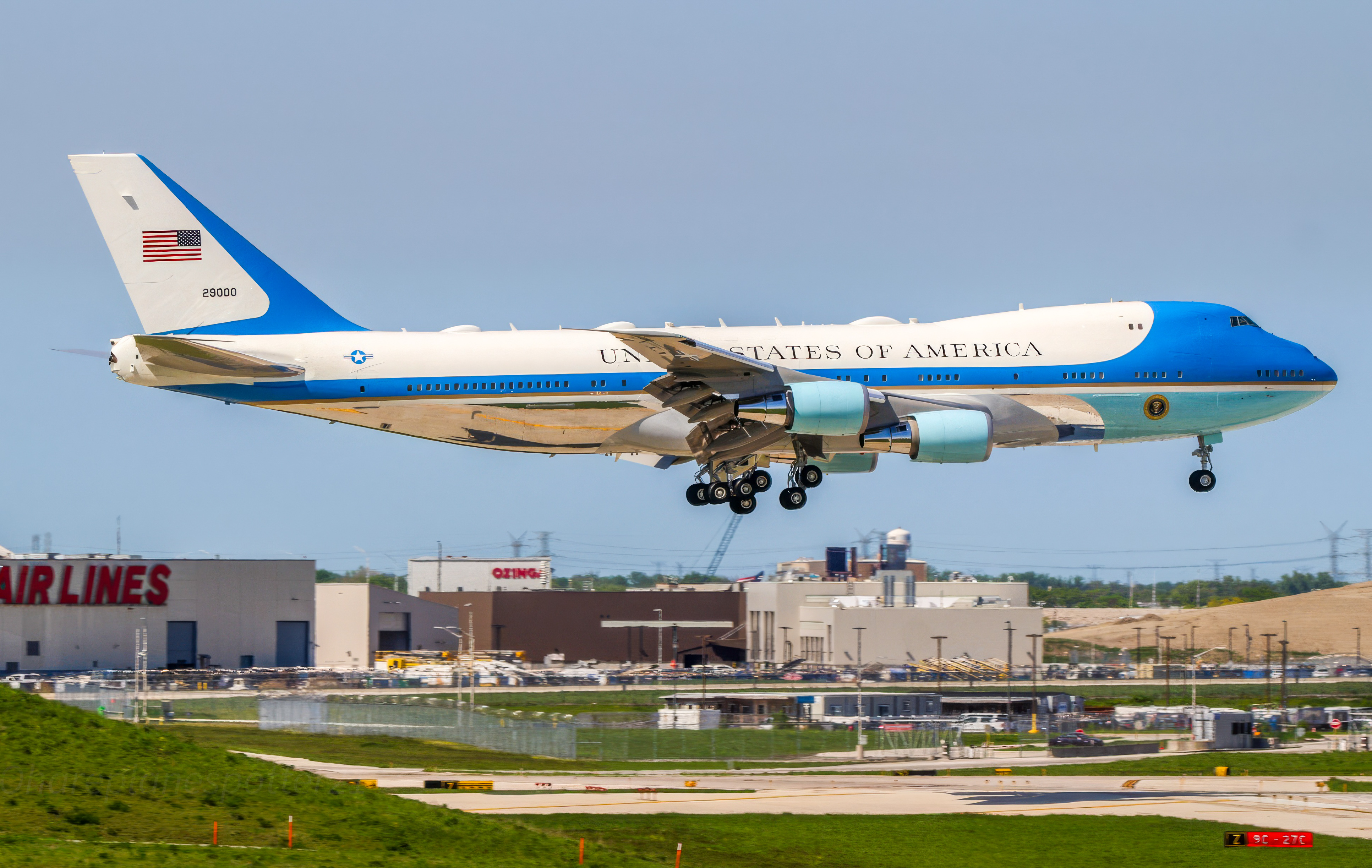 Full size: USAF - United States Air Force VC25 29000 at Chicago O'Hare International Airport
