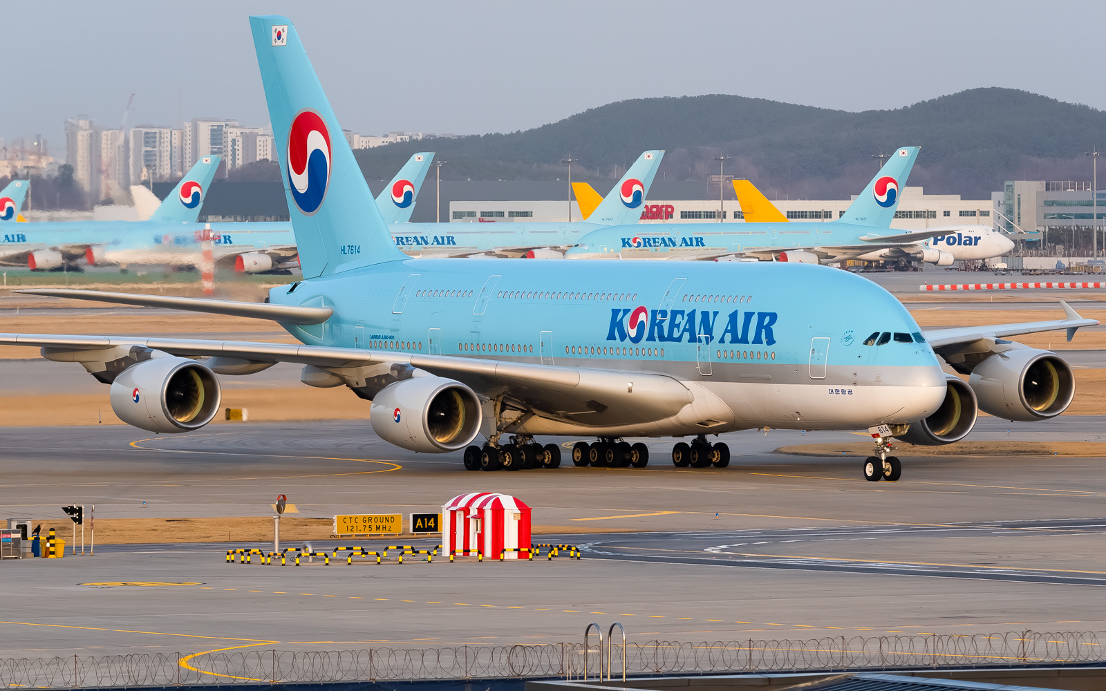 Full size: Korean Air Airbus A380-800 HL7614 at Seoul-Incheon International Airport