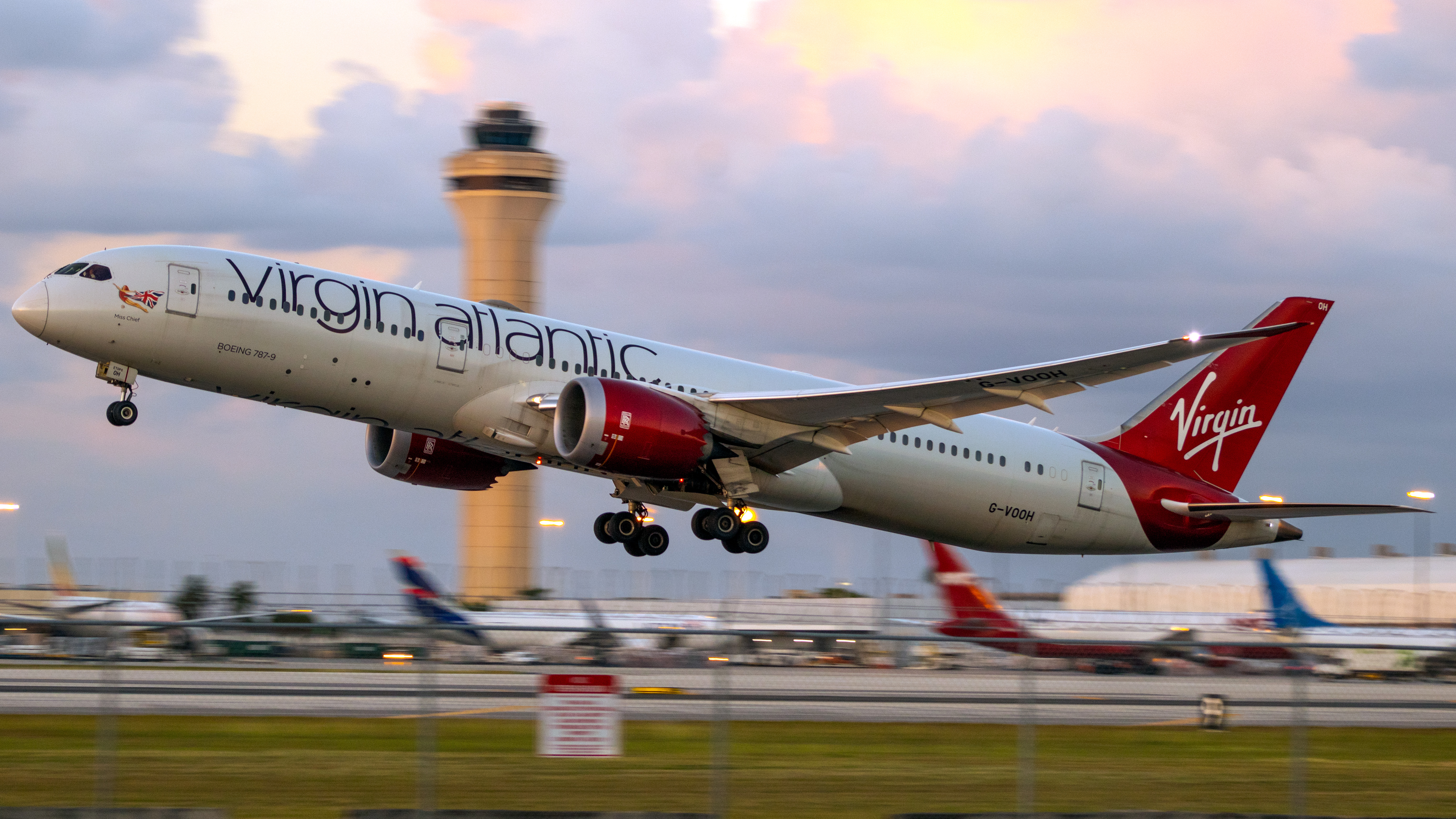 Full size: Virgin Atlantic Boeing 787-9 G-VOOH at Miami International Airport