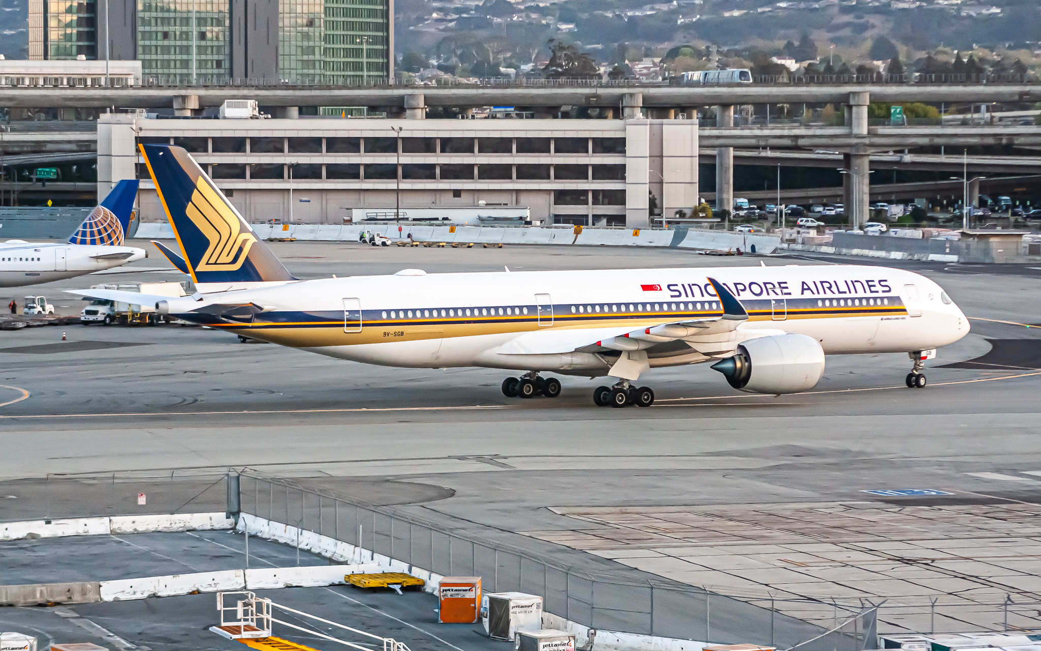 Full size: Singapore Airlines Airbus A350-900 9V-SGB at San Francisco International Airport