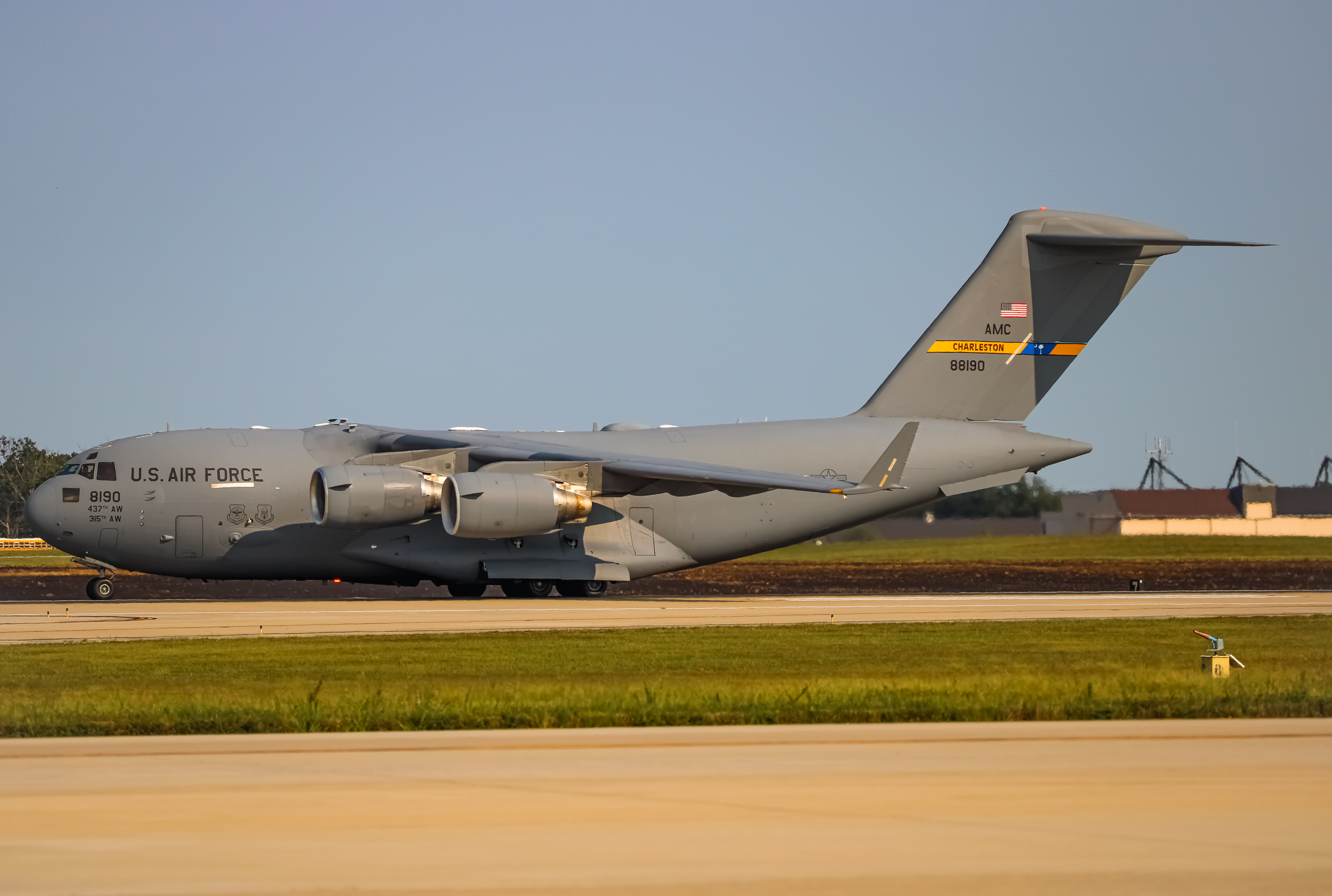 Full size: USAF - United States Air Force Boeing C-17 Globemaster III 08-8190 at Joint Base Andrews