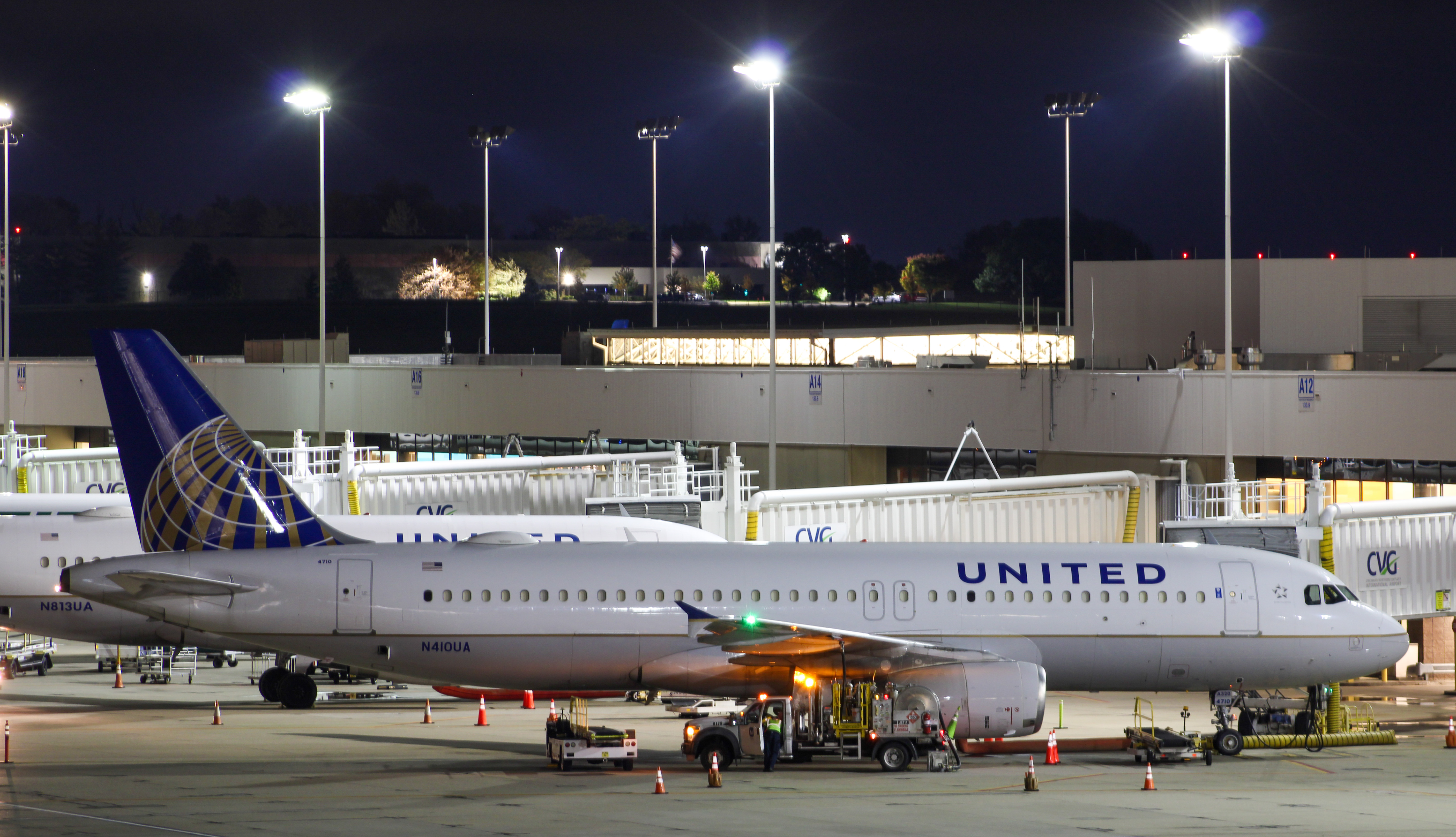 Full size: United Airlines Airbus A320 N410UA at Cincinnati/Northern Kentucky International Airport