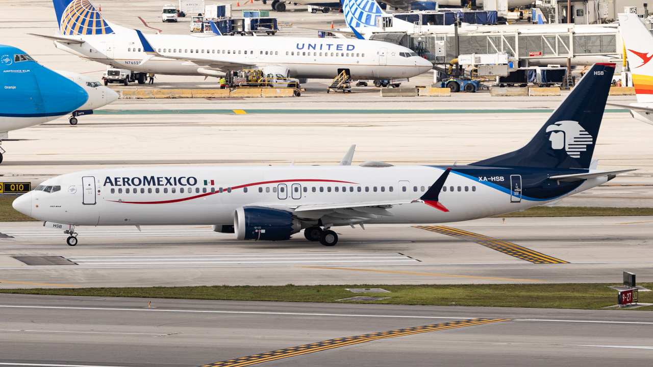 Full size: Aeromexico Boeing 737 MAX 8 XA-HSB at Miami International Airport