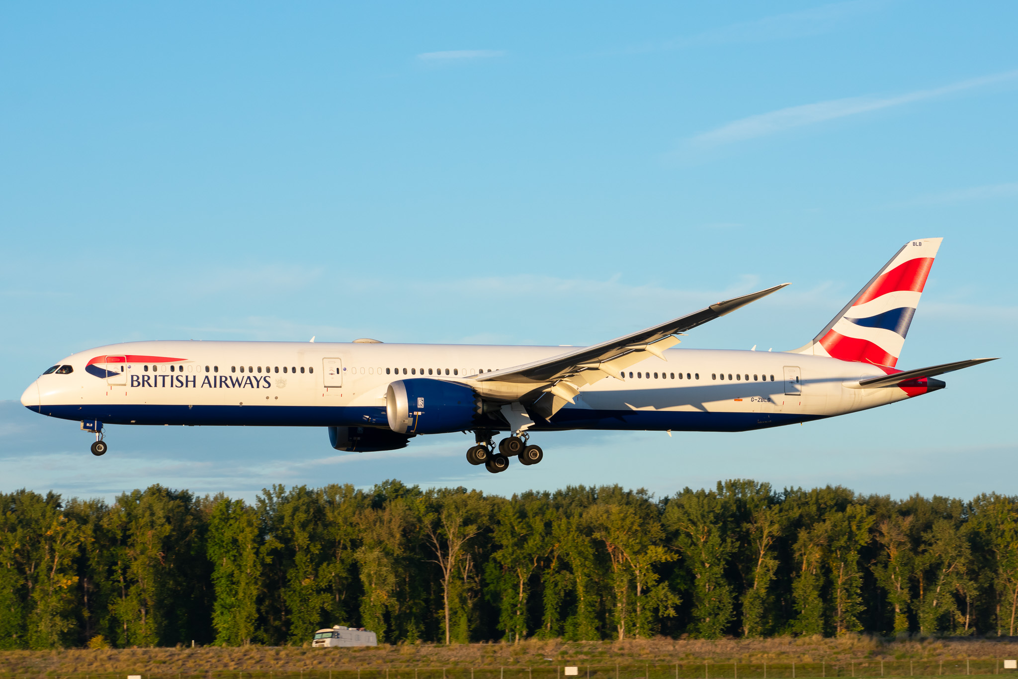Full size: British Airways Boeing 787-10 G-ZBLB at Portland International Airport