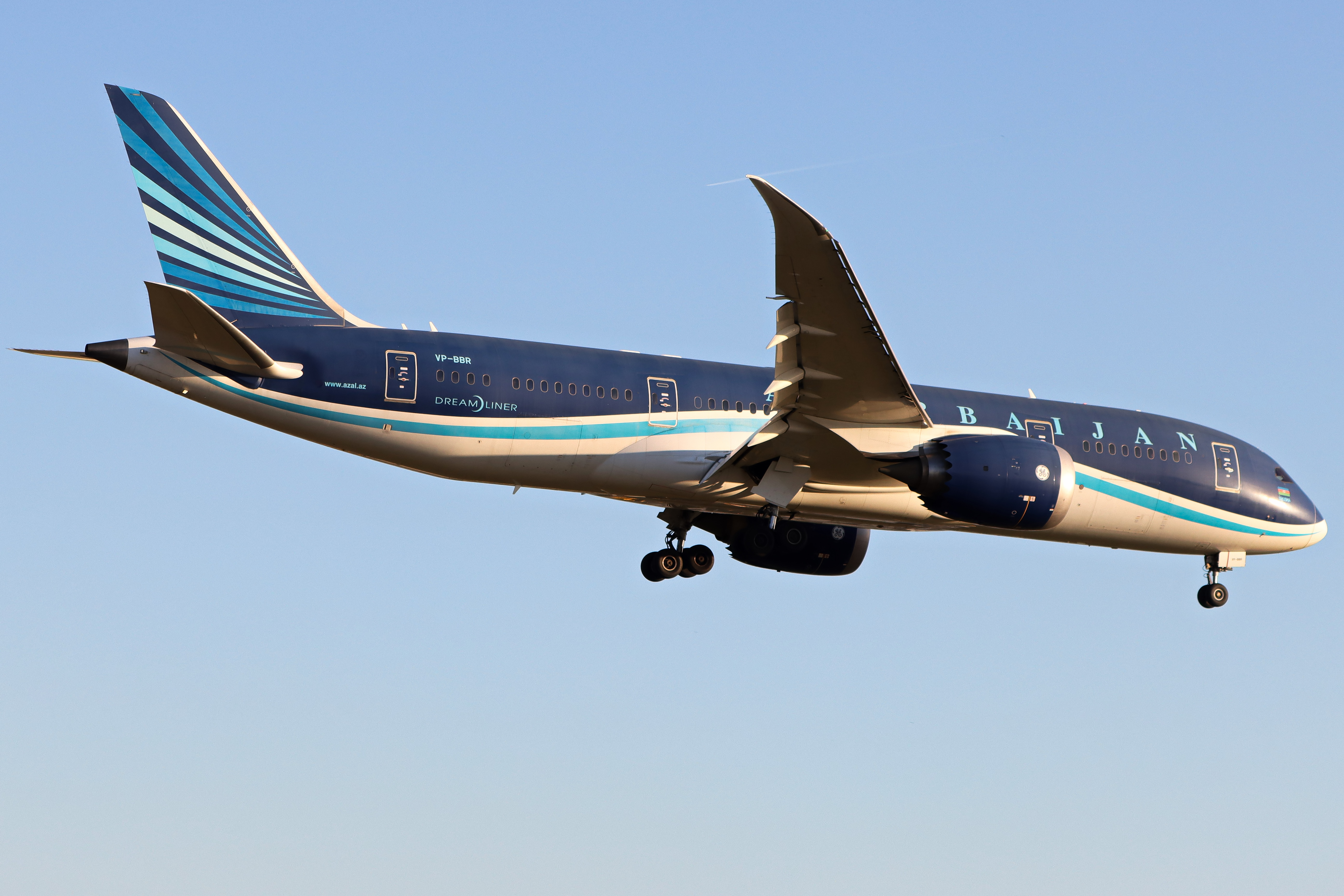 Full size: Azerbijan Airlines Boeing 787-8 VP-BBR at London Heathrow International Airport