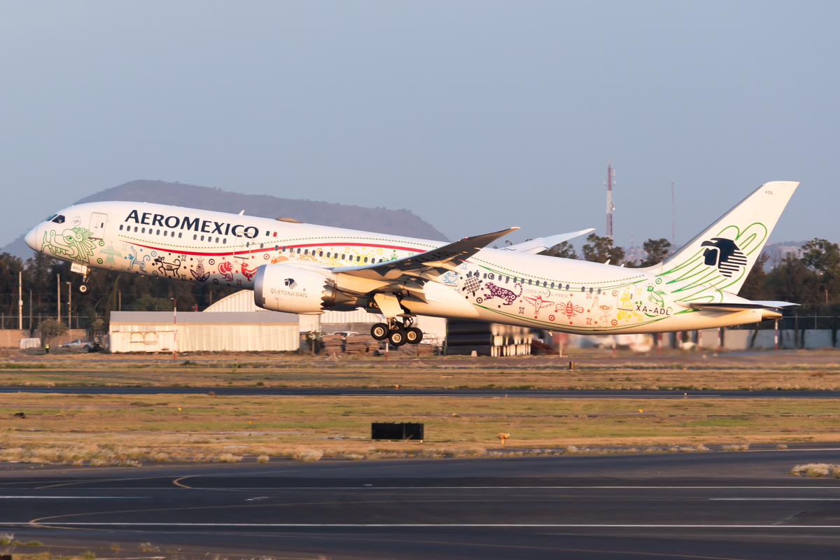 Full size: Aeromexico Boeing 787-9 XA-ADL at Mexico City International Airport